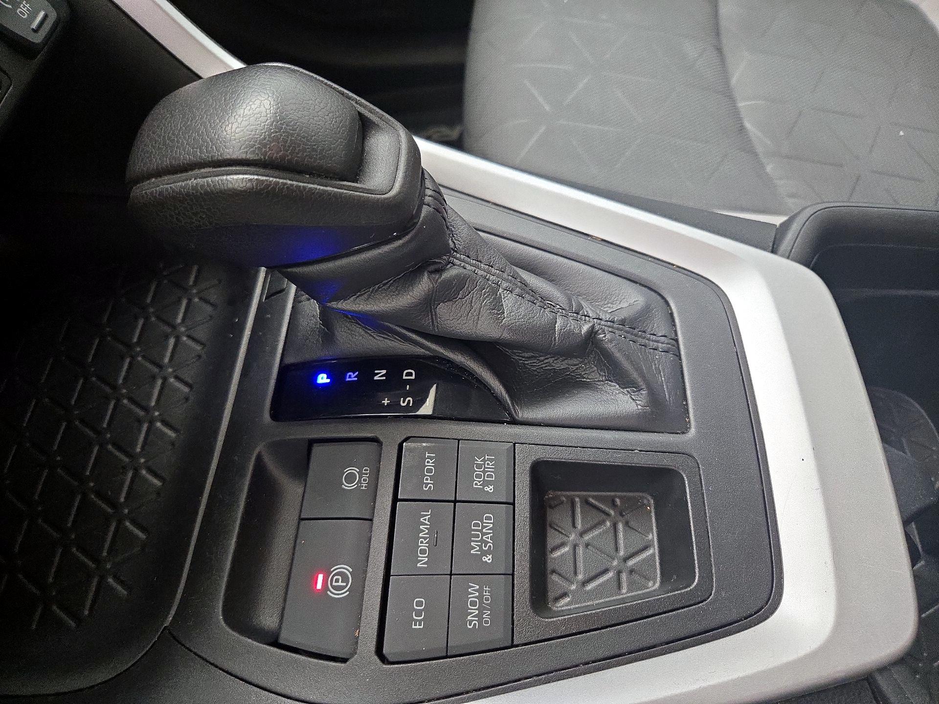 Thumbnail: 2020 Toyota RAV4 - 17