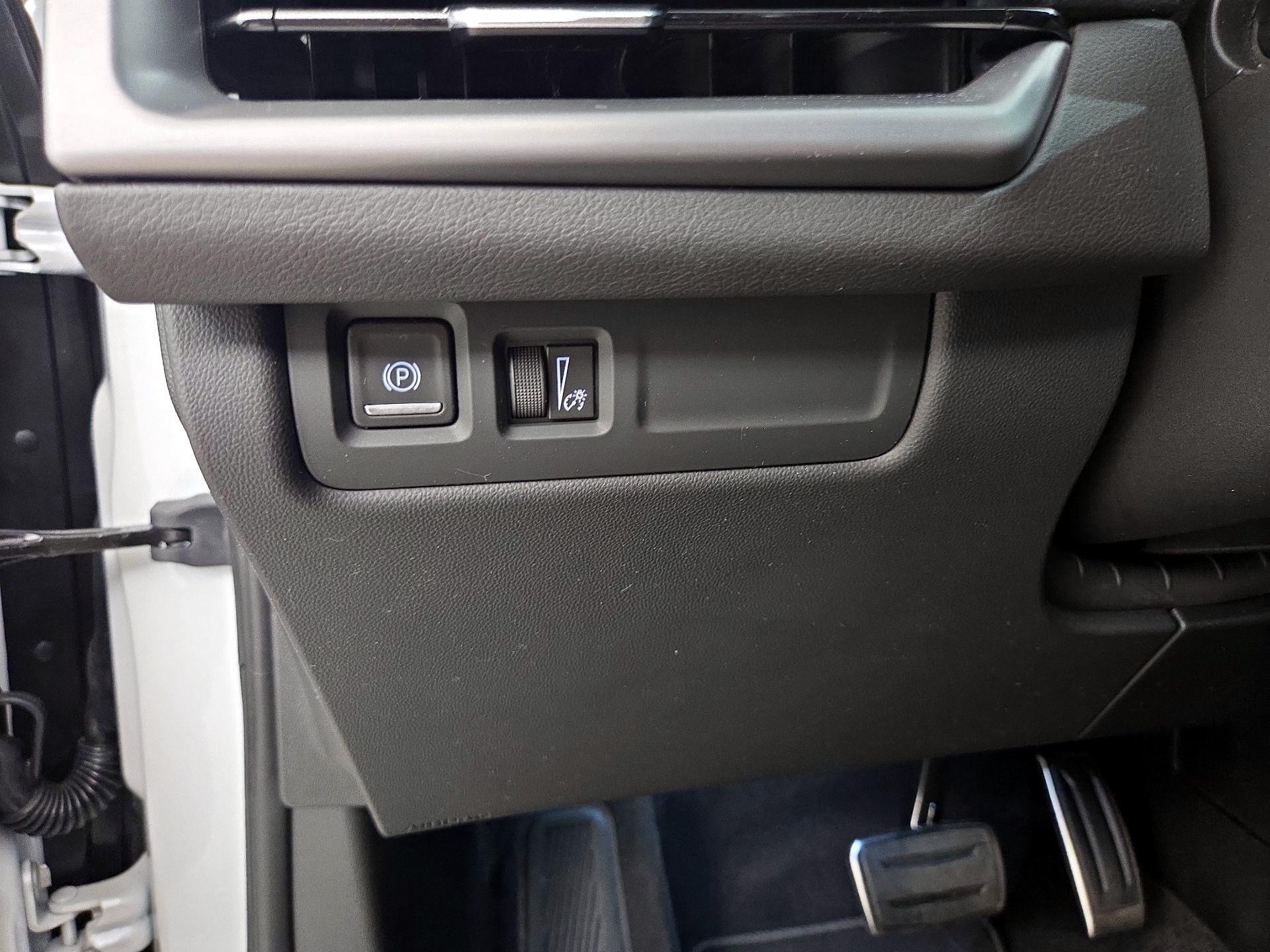 Thumbnail: 2025 Cadillac XT4 - 13