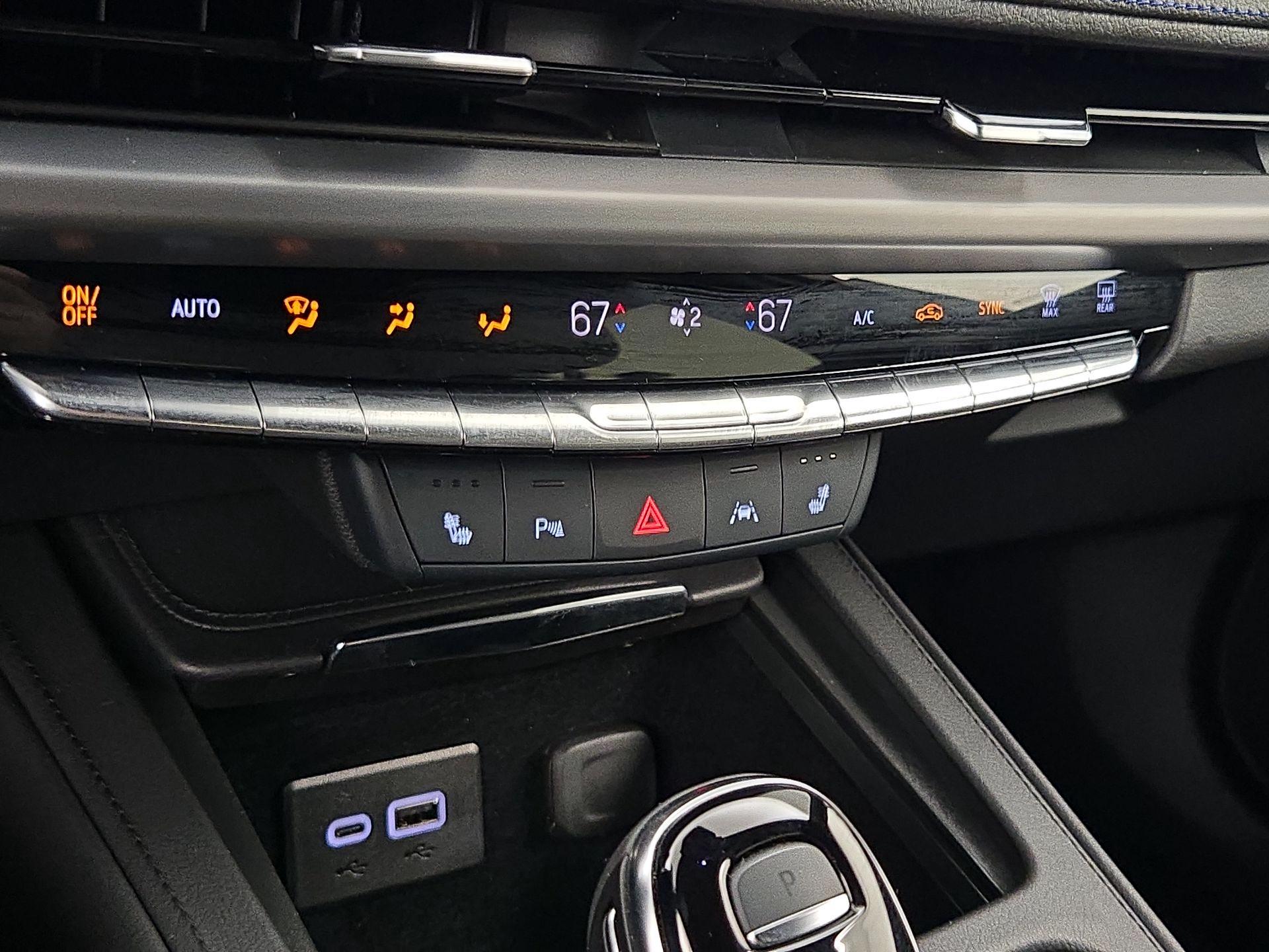 Thumbnail: 2025 Cadillac XT4 - 17