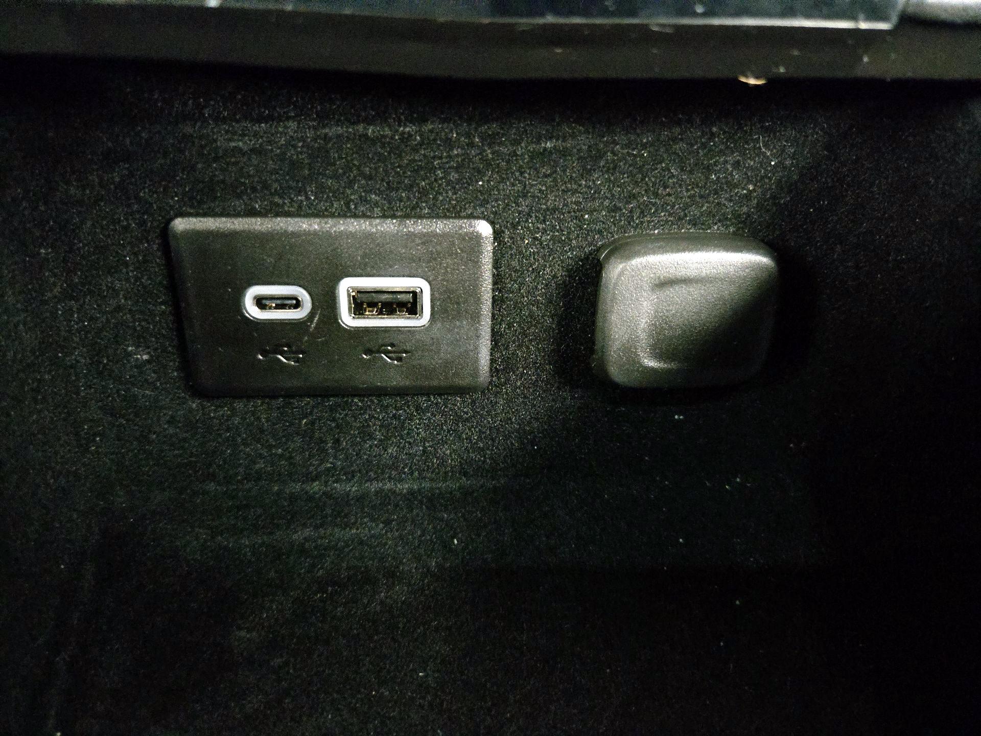 Thumbnail: 2025 Cadillac XT4 - 19