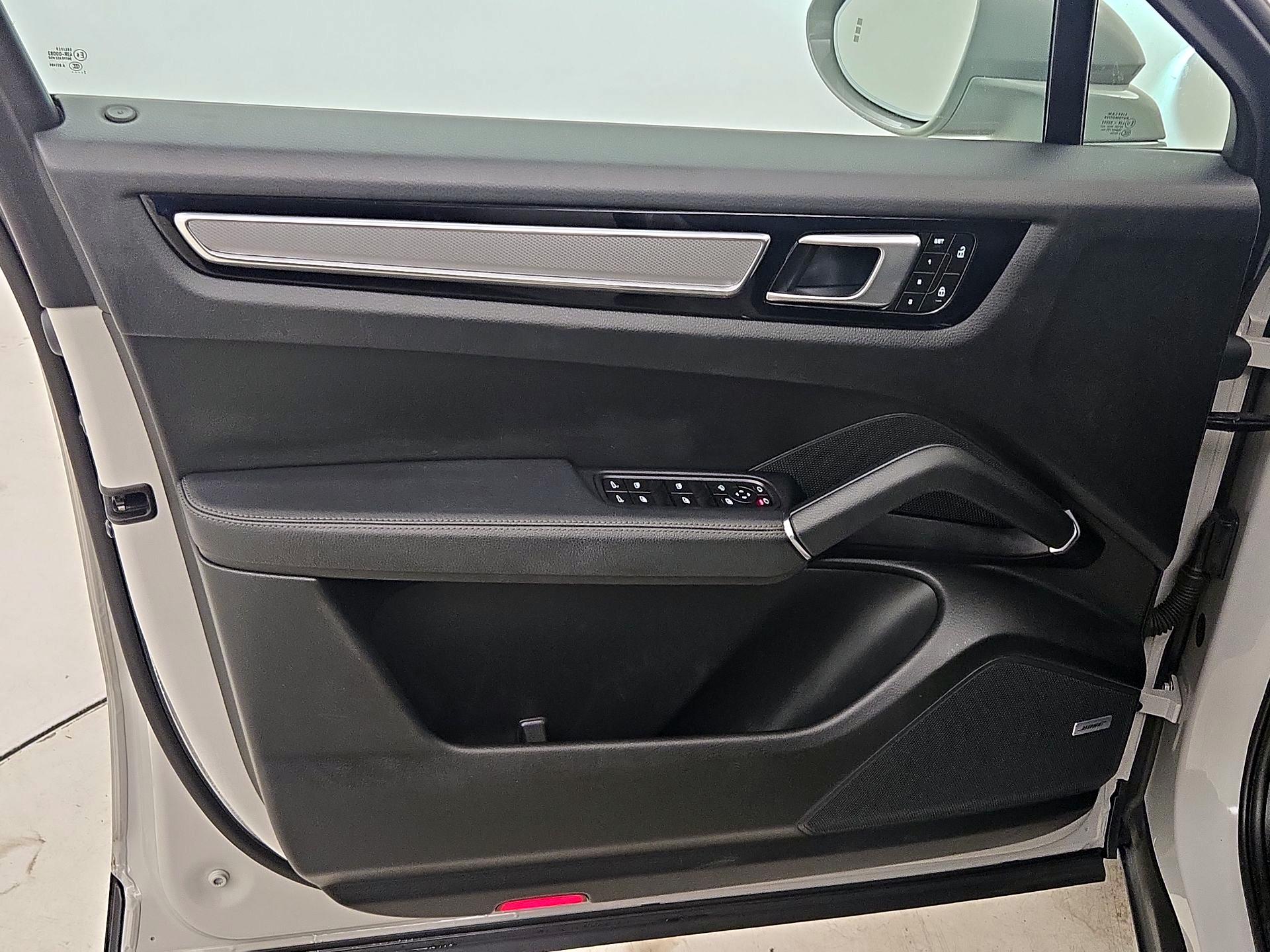 Thumbnail: 2023 Porsche Cayenne - 12