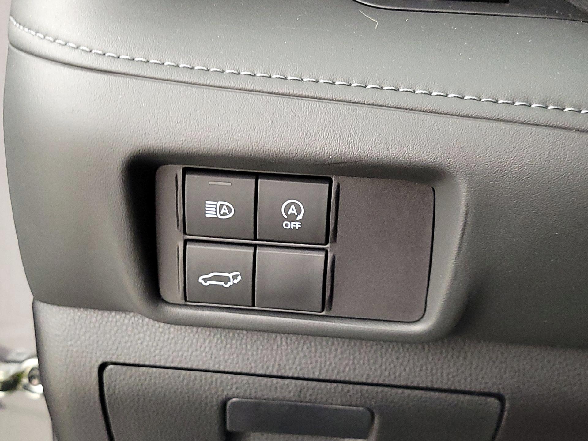 Thumbnail: 2023 Toyota Highlander - 13