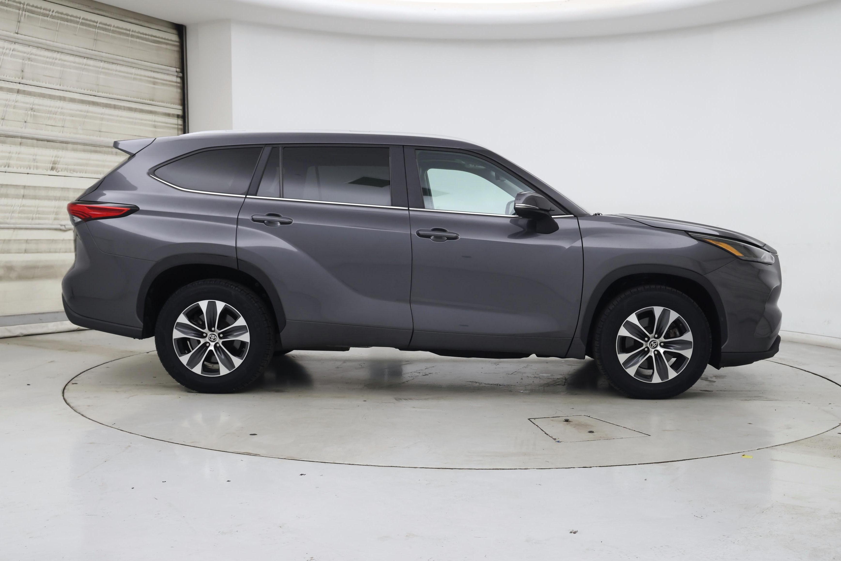 Thumbnail: 2023 Toyota Highlander - 7