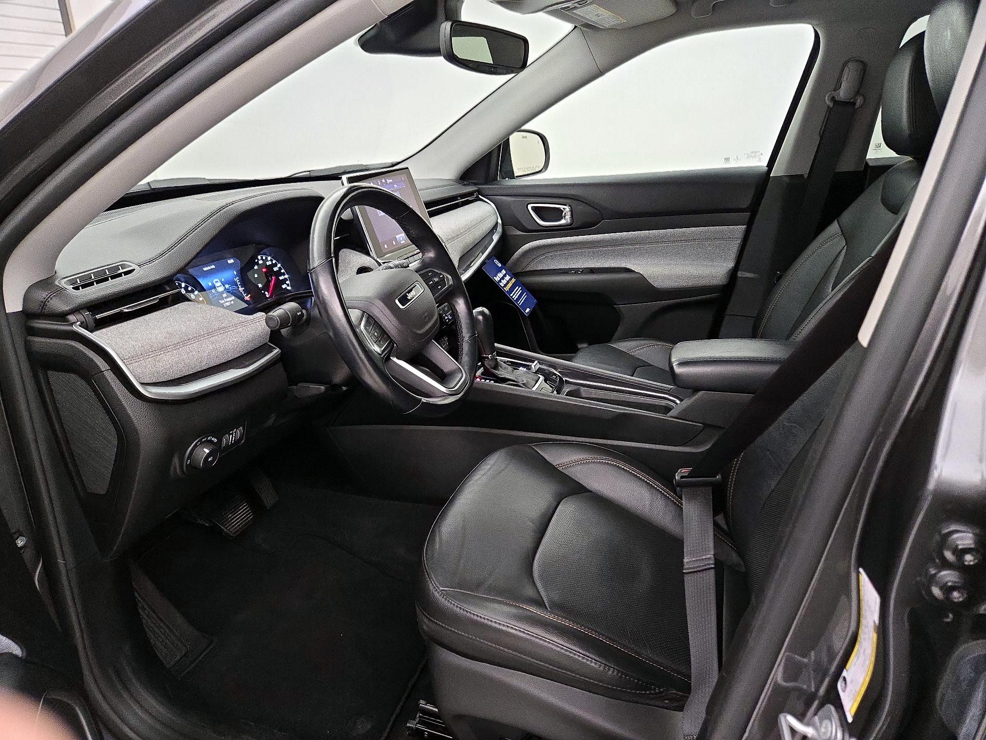 Thumbnail: 2022 Jeep Compass - 11