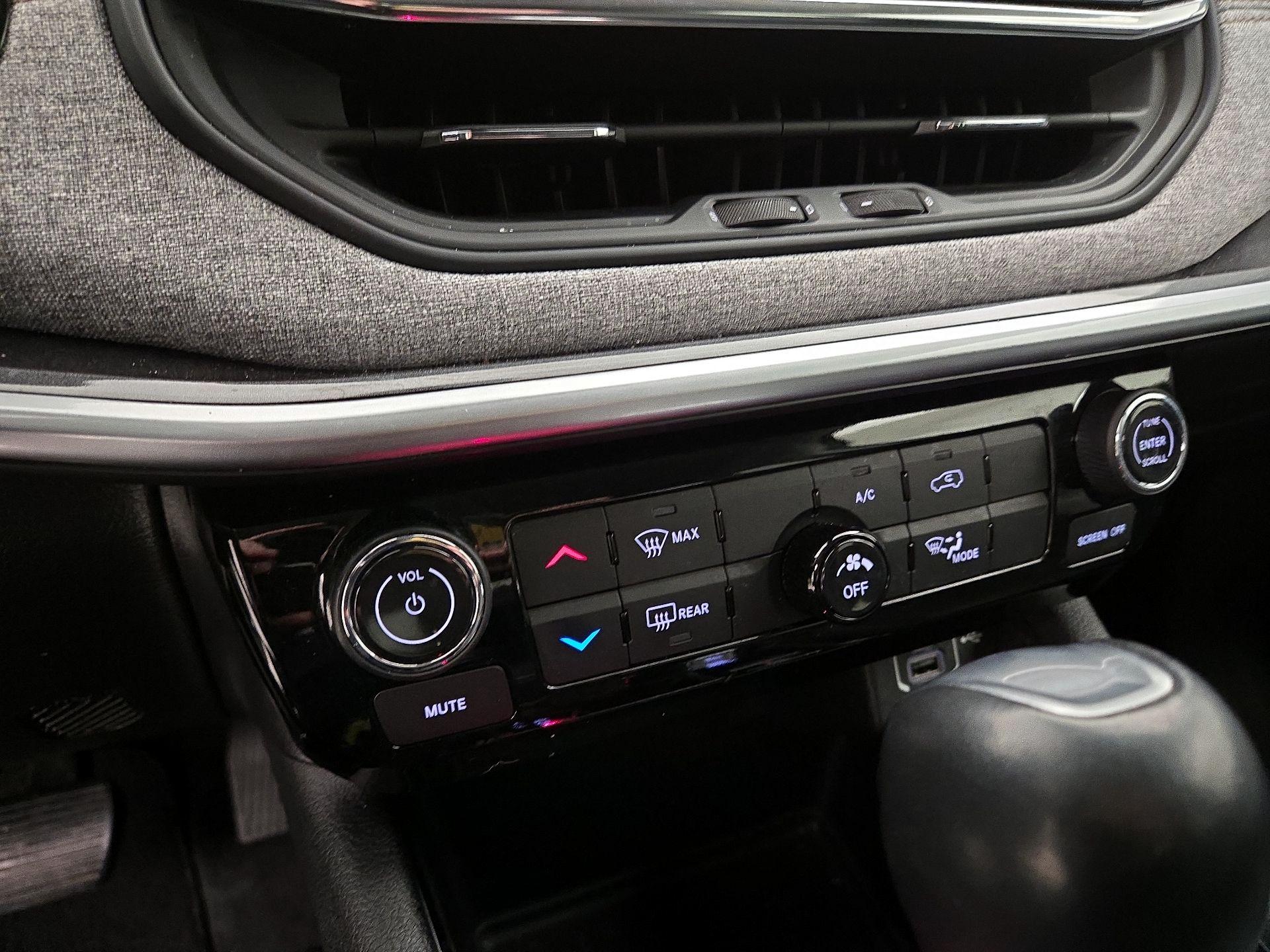 Thumbnail: 2022 Jeep Compass - 16