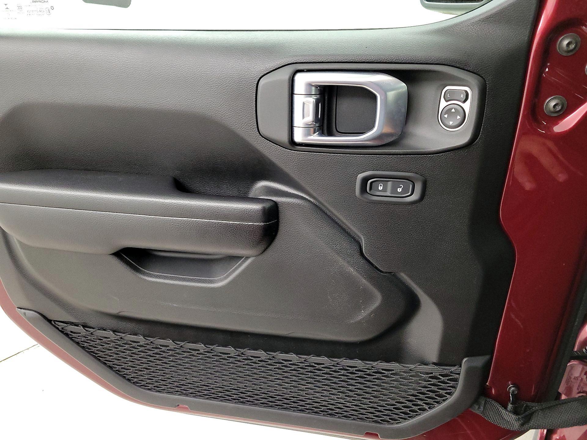 Thumbnail: 2021 Jeep Gladiator - 12