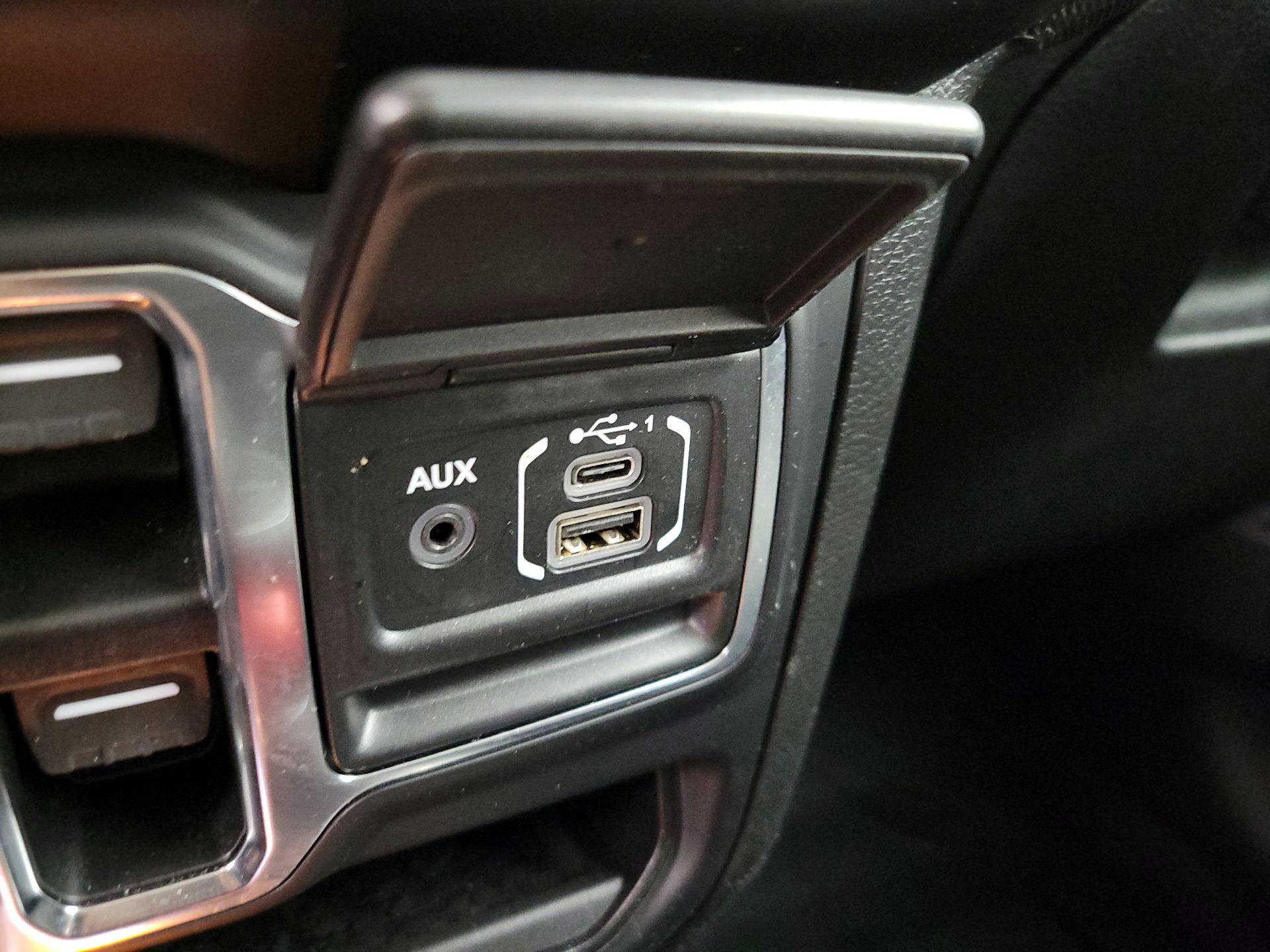 Thumbnail: 2021 Jeep Gladiator - 18