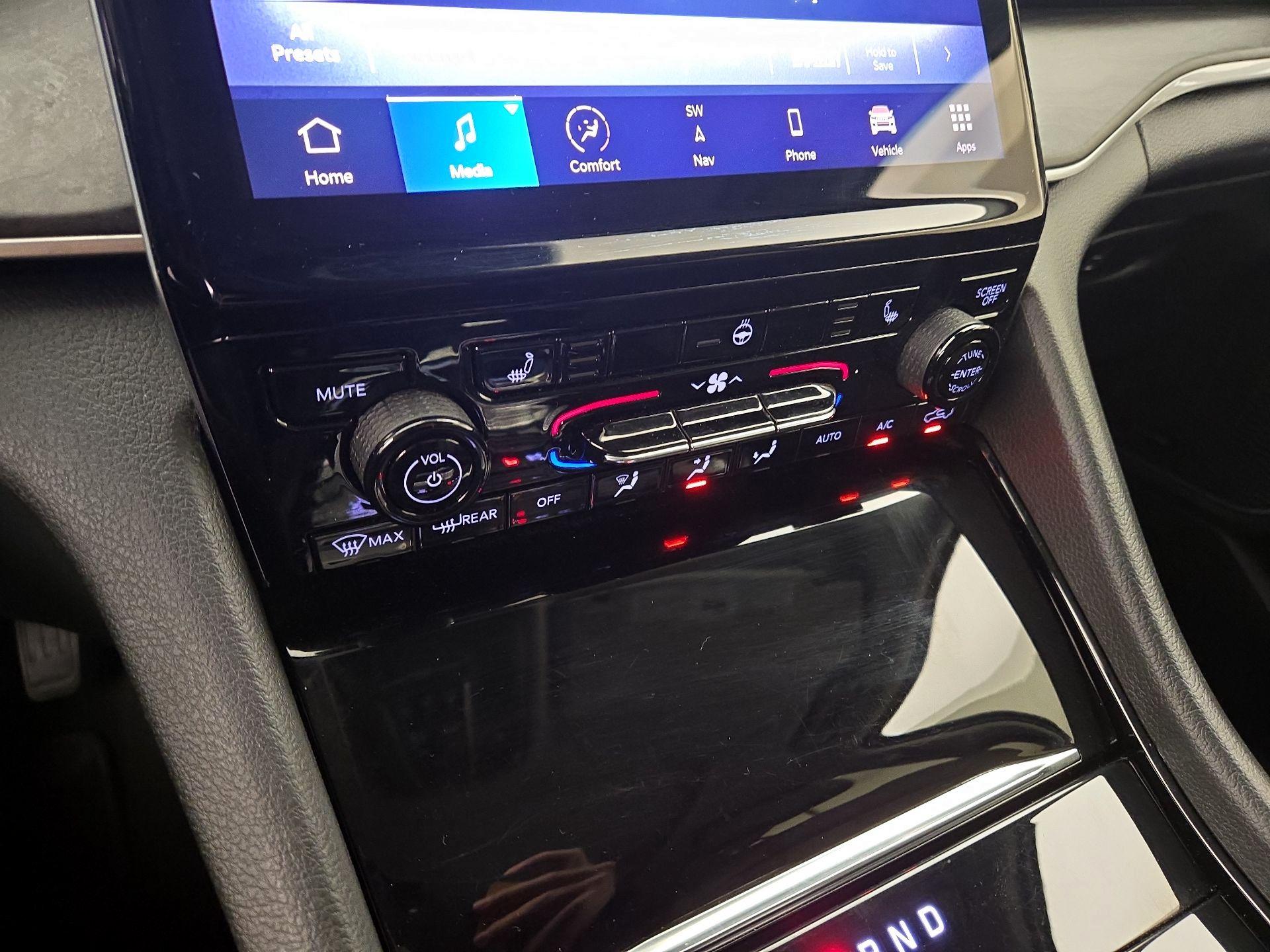 Thumbnail: 2022 Jeep Grand Cherokee - 17