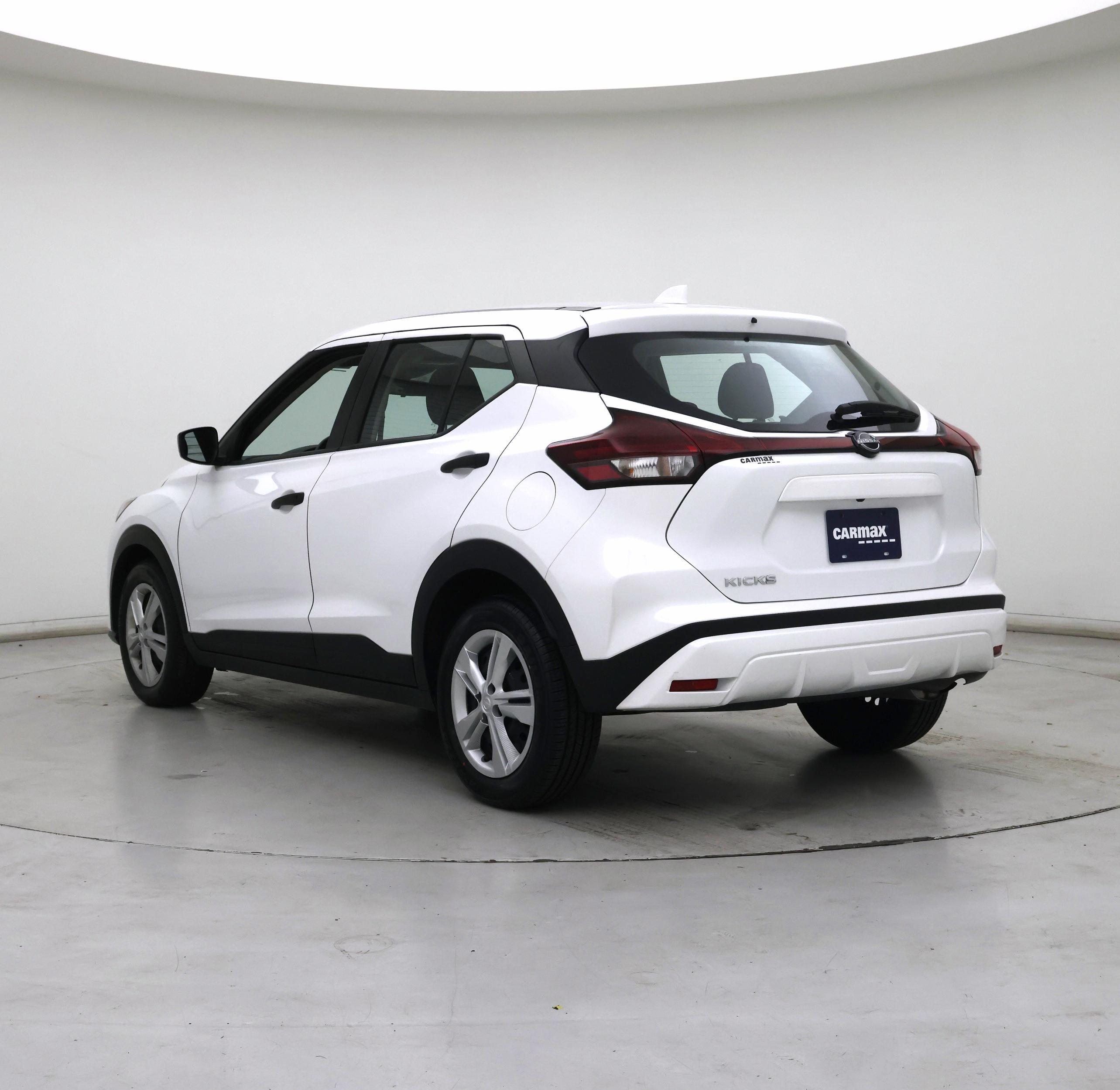 Thumbnail: 2023 Nissan Kicks - 2