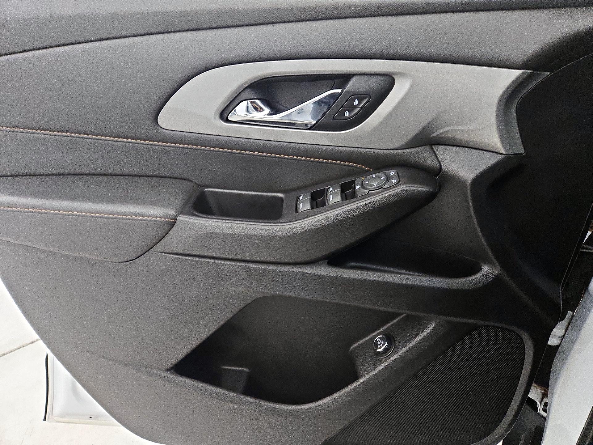 Thumbnail: 2020 Chevrolet Traverse - 12