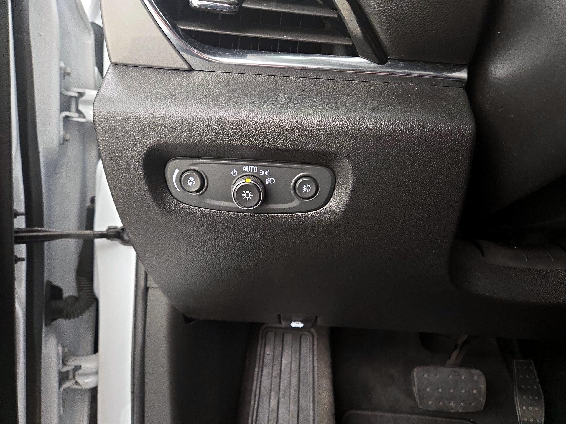 Thumbnail: 2020 Chevrolet Traverse - 13