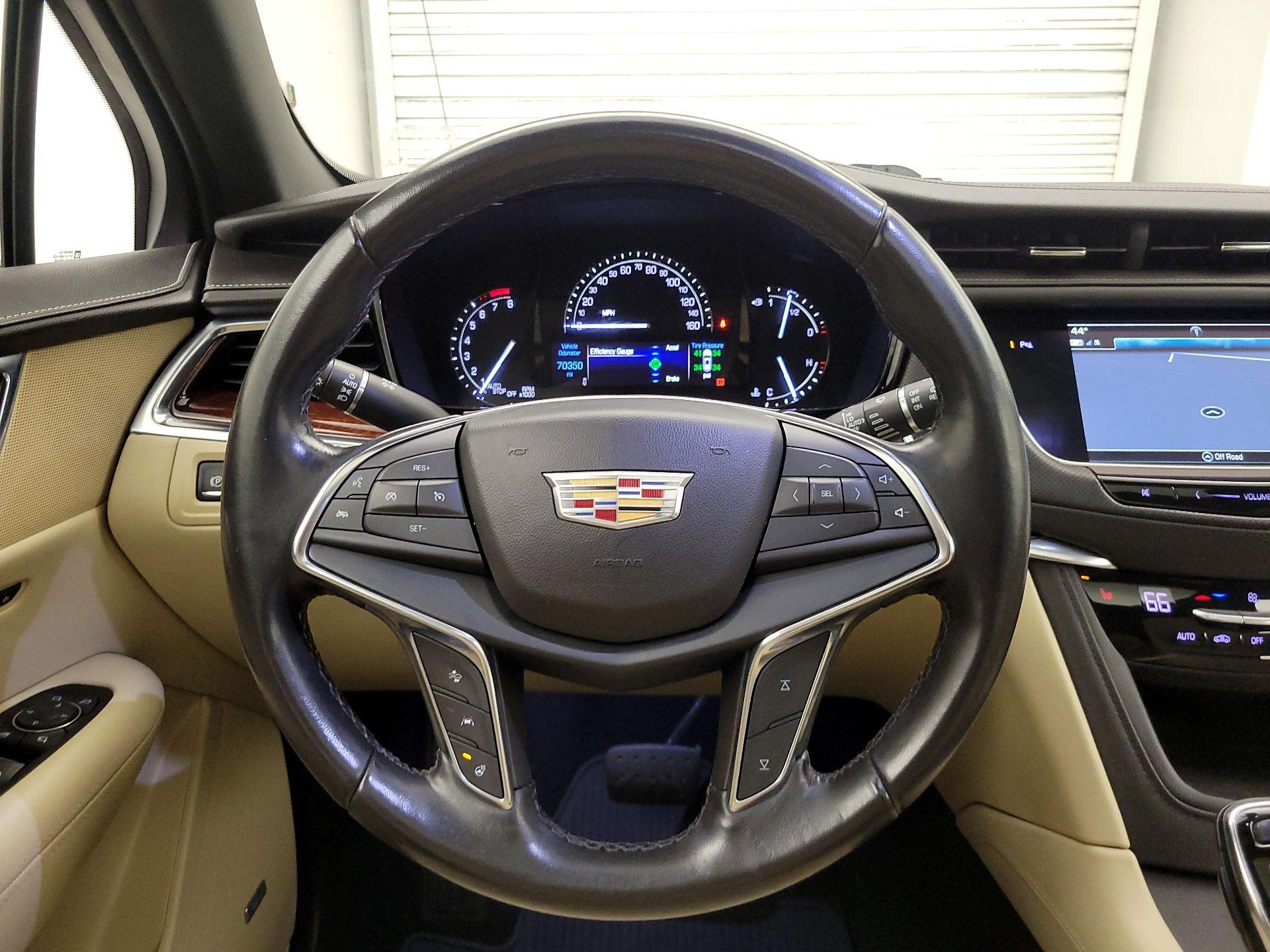 Thumbnail: 2018 Cadillac XT5 - 10