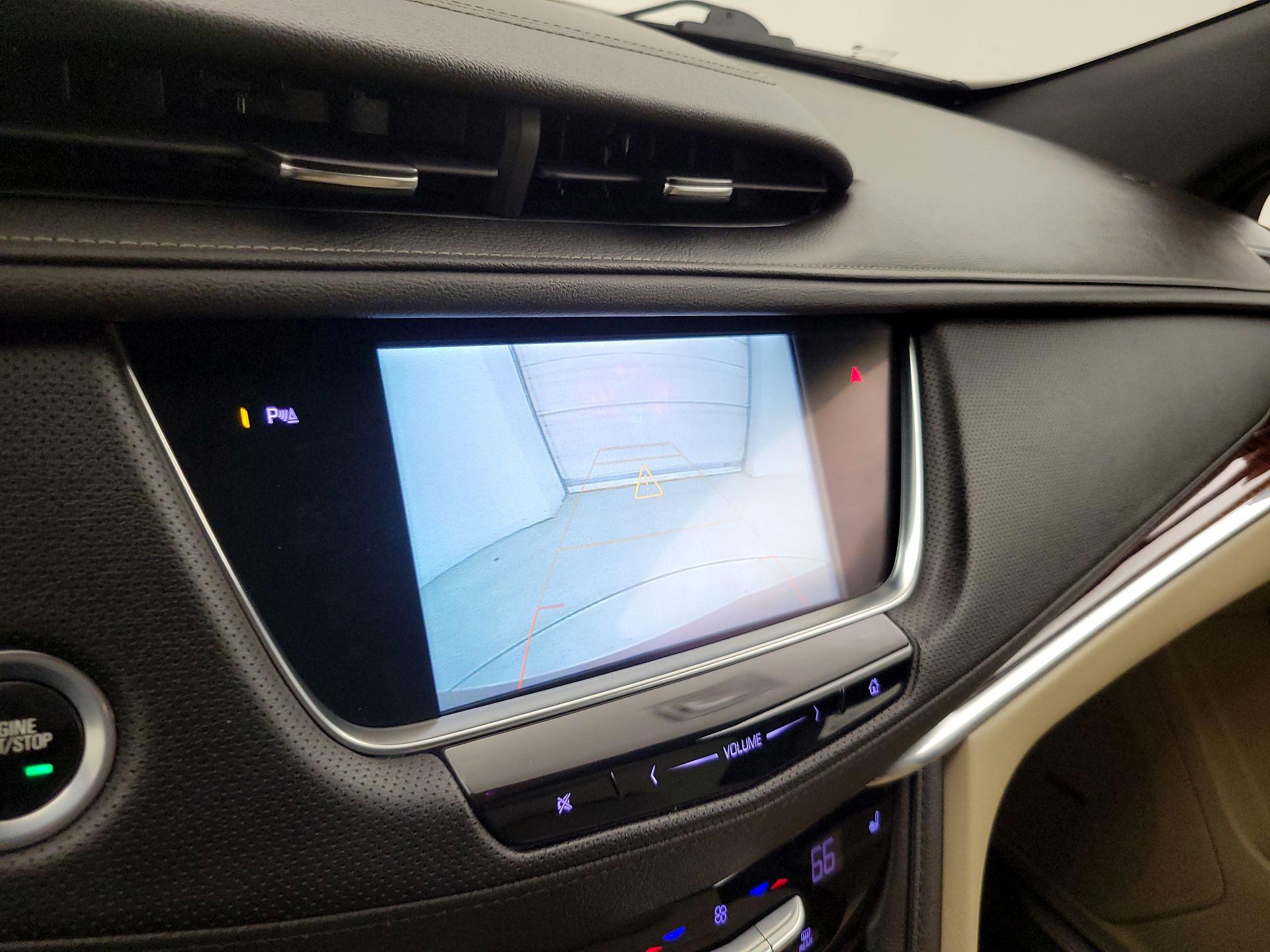 Thumbnail: 2018 Cadillac XT5 - 15