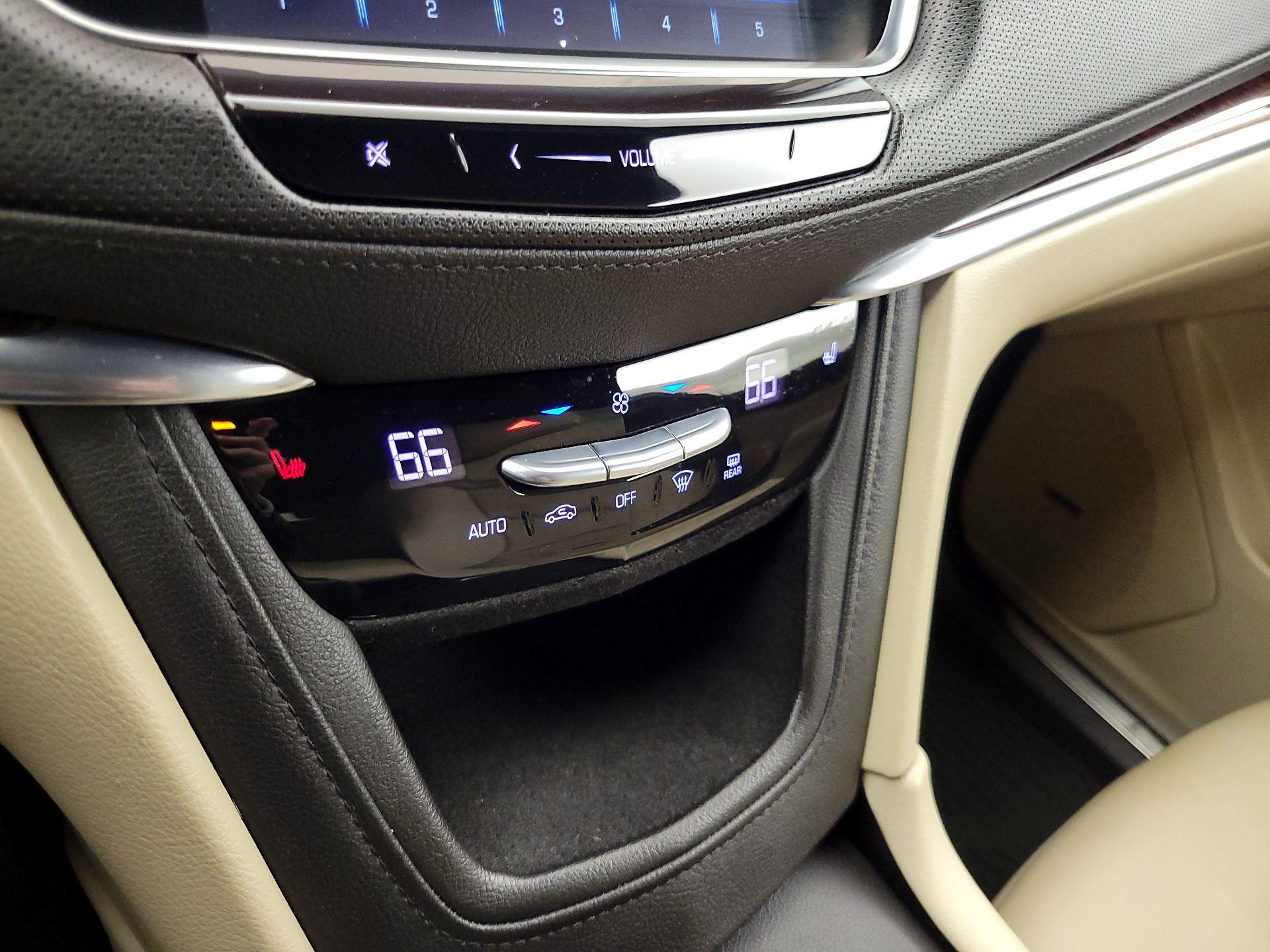 Thumbnail: 2018 Cadillac XT5 - 17