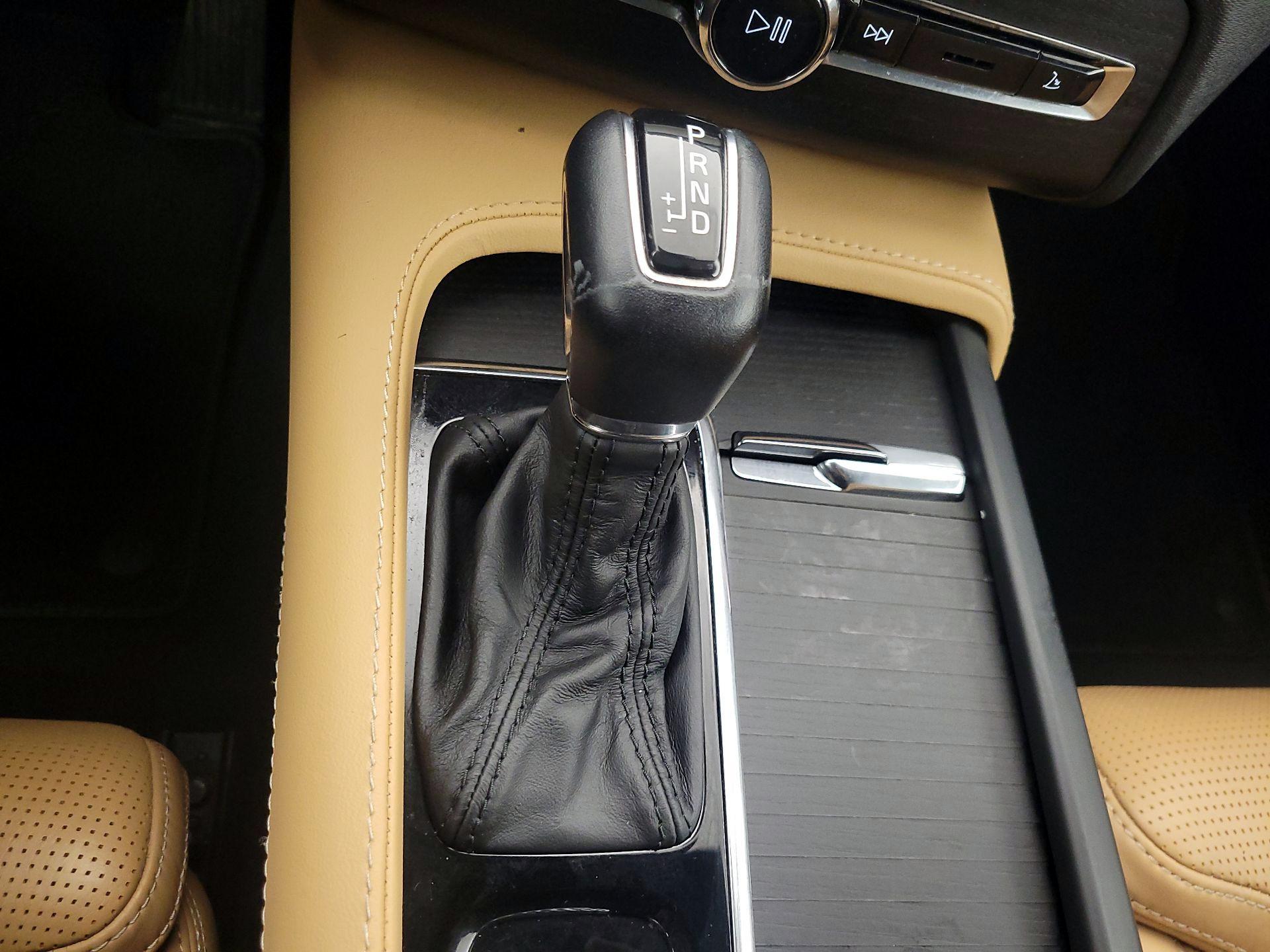 Thumbnail: 2022 Volvo XC90 - 18