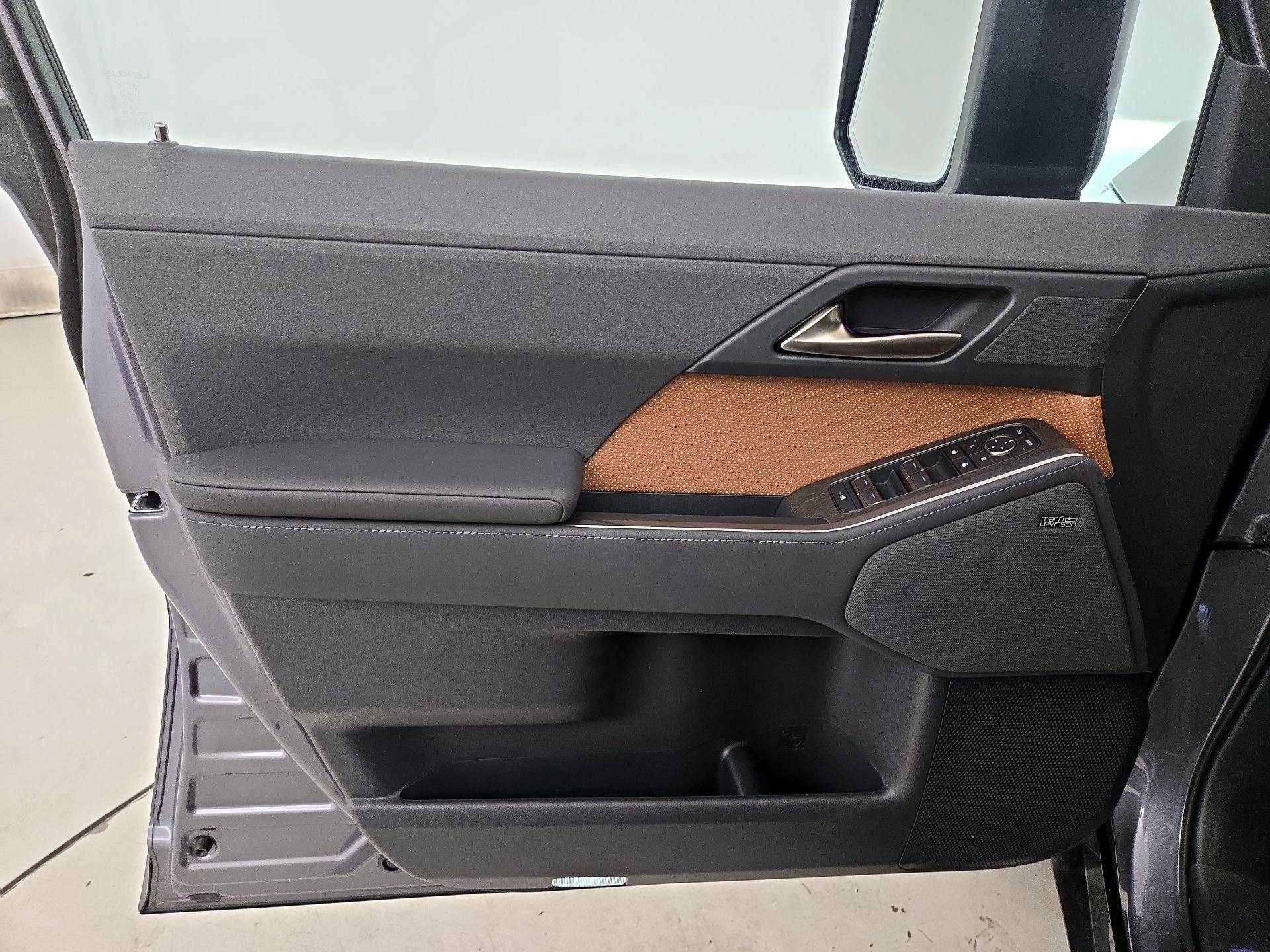 Thumbnail: 2024 Lexus GX - 12