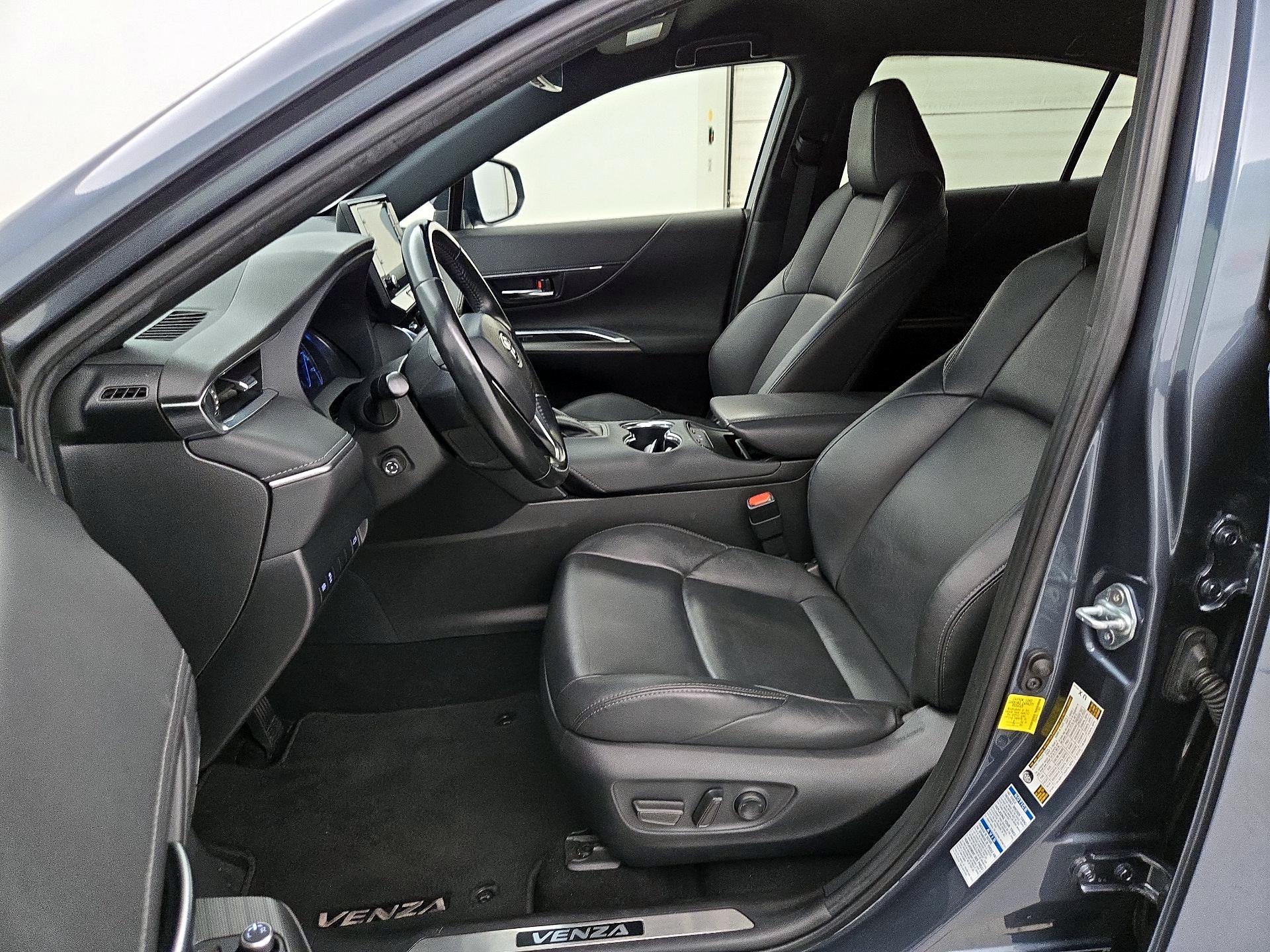 Thumbnail: 2022 Toyota Venza - 11