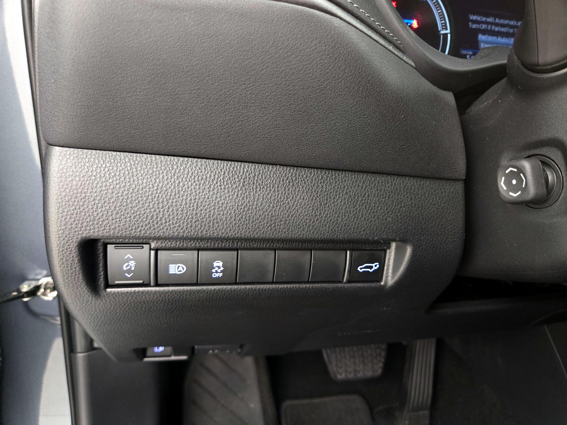 Thumbnail: 2022 Toyota Venza - 13