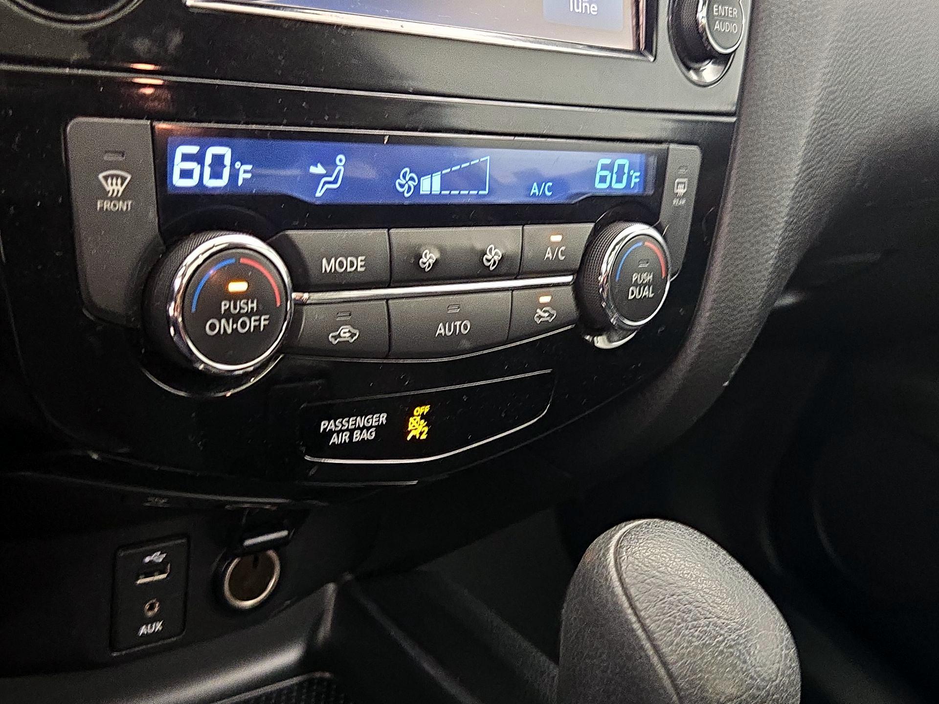 Thumbnail: 2016 Nissan Rogue - 17