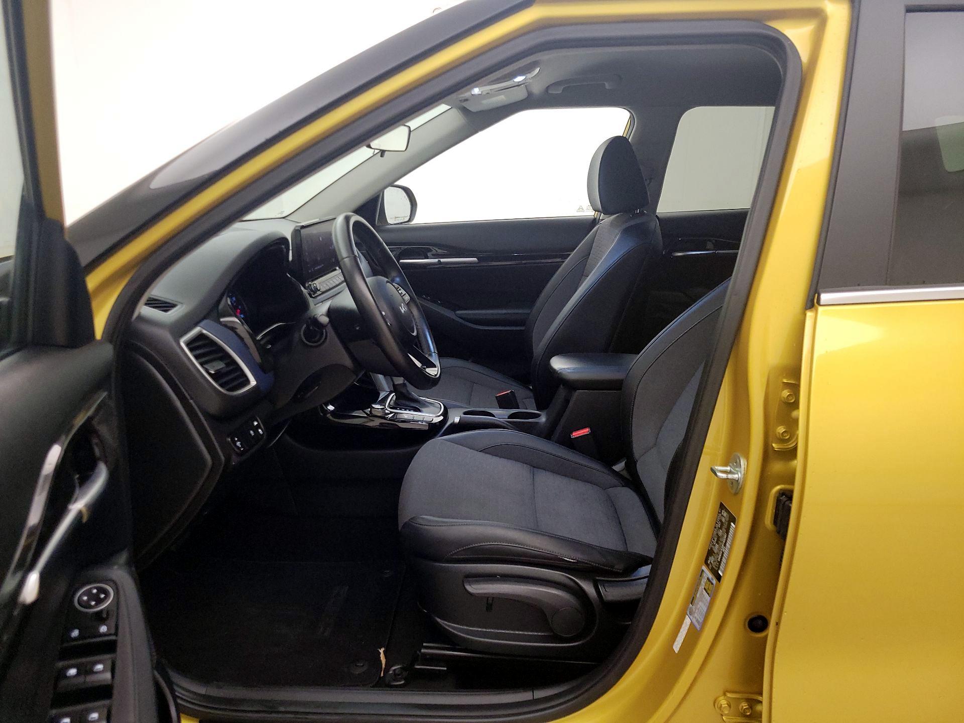 Thumbnail: 2023 Kia Seltos - 11