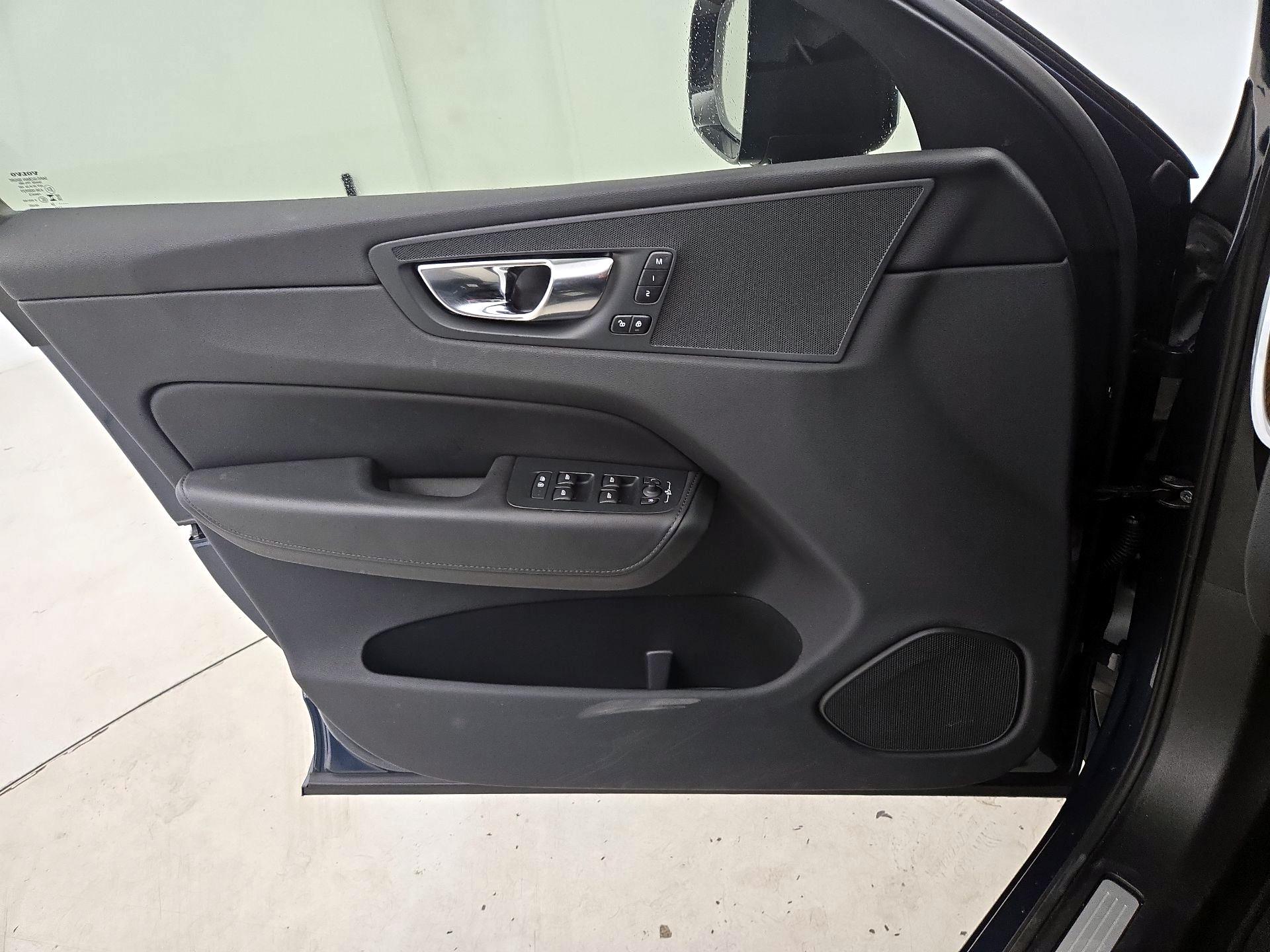 Thumbnail: 2024 Volvo XC60 - 12