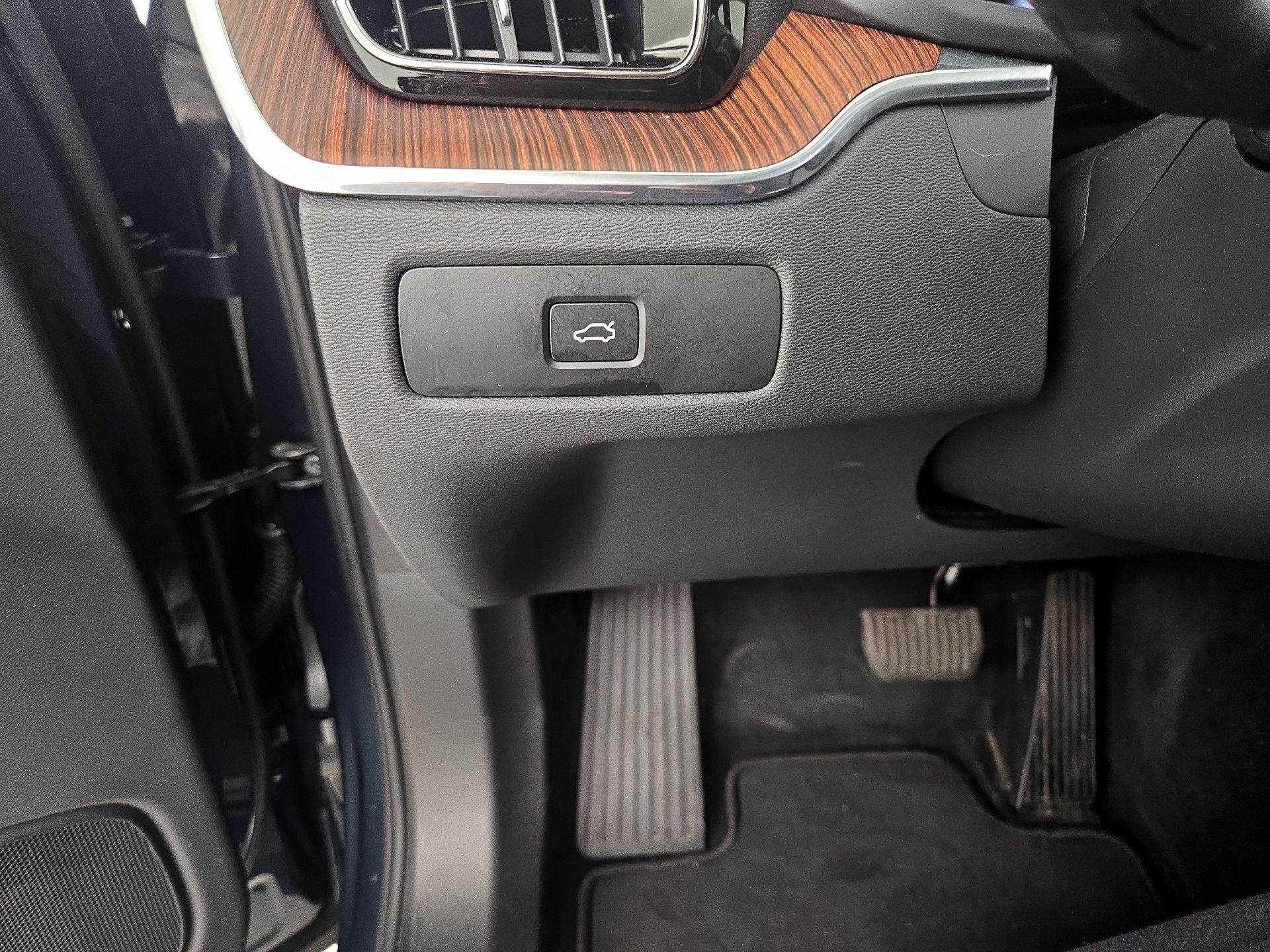 Thumbnail: 2024 Volvo XC60 - 13