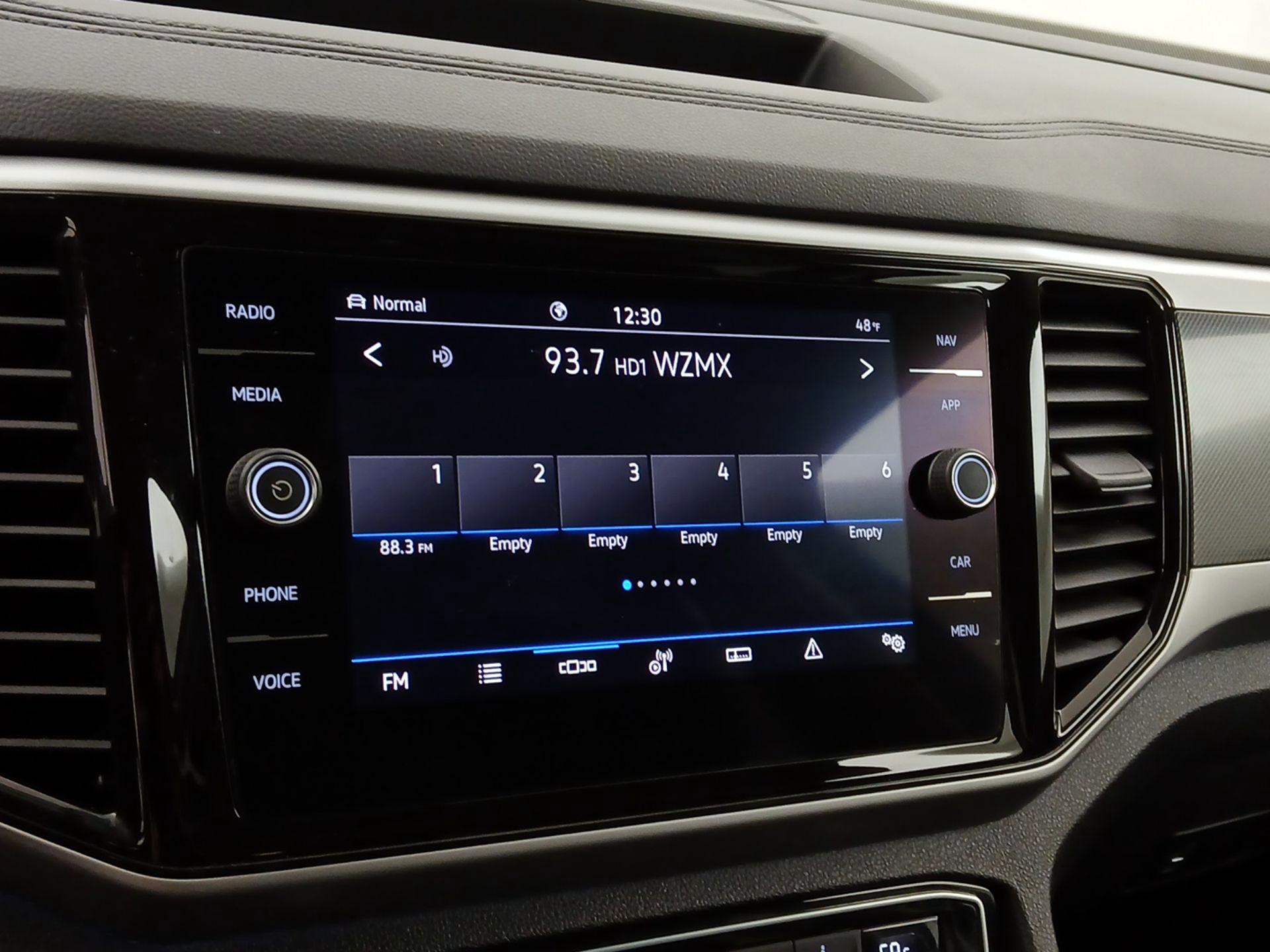 Thumbnail: 2022 Volkswagen Atlas - 16