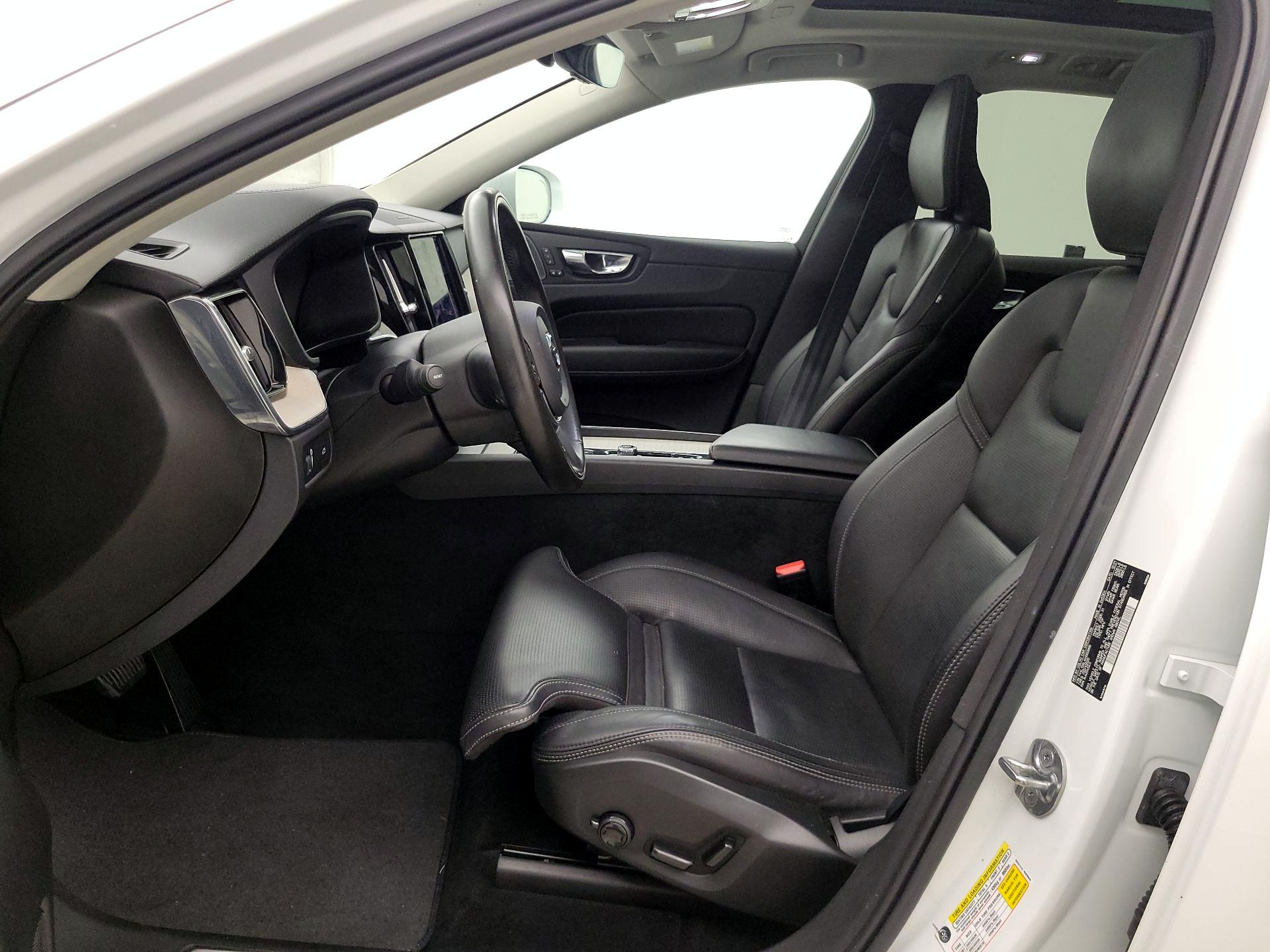 Thumbnail: 2022 Volvo XC60 - 11