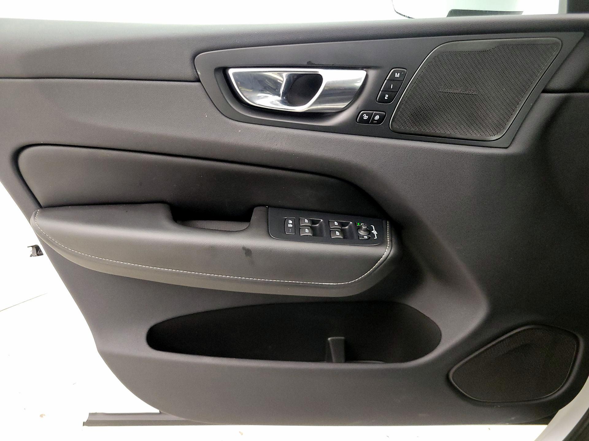 Thumbnail: 2022 Volvo XC60 - 12