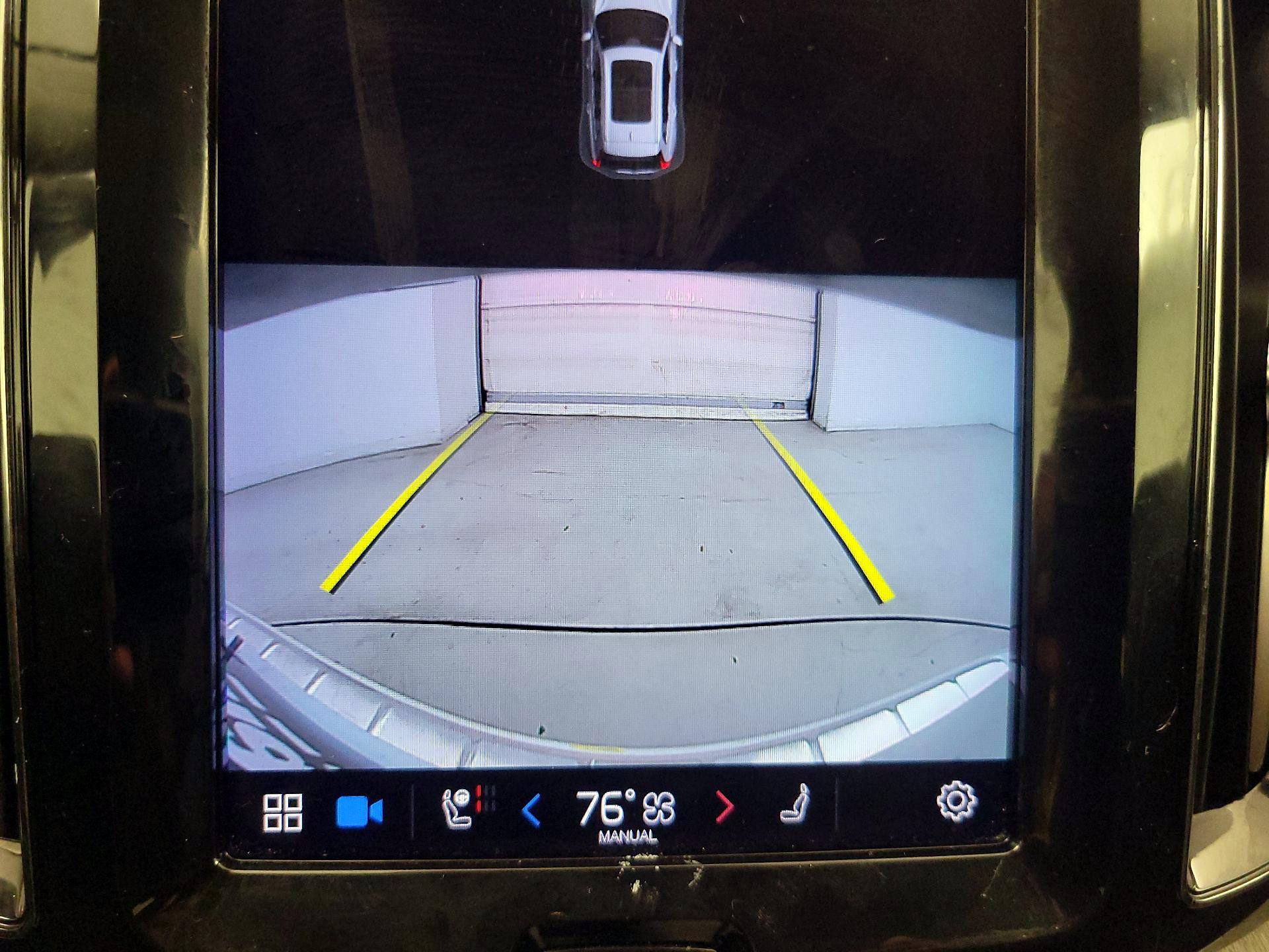 Thumbnail: 2022 Volvo XC60 - 15