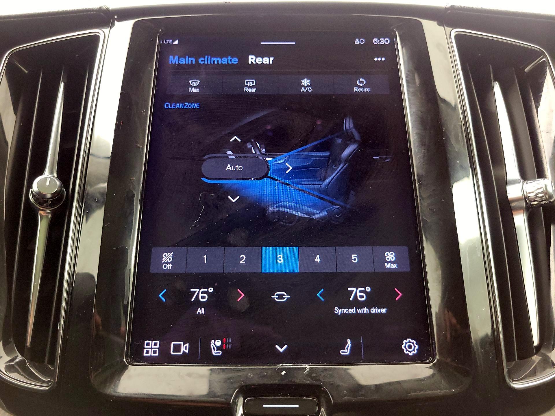 Thumbnail: 2022 Volvo XC60 - 17