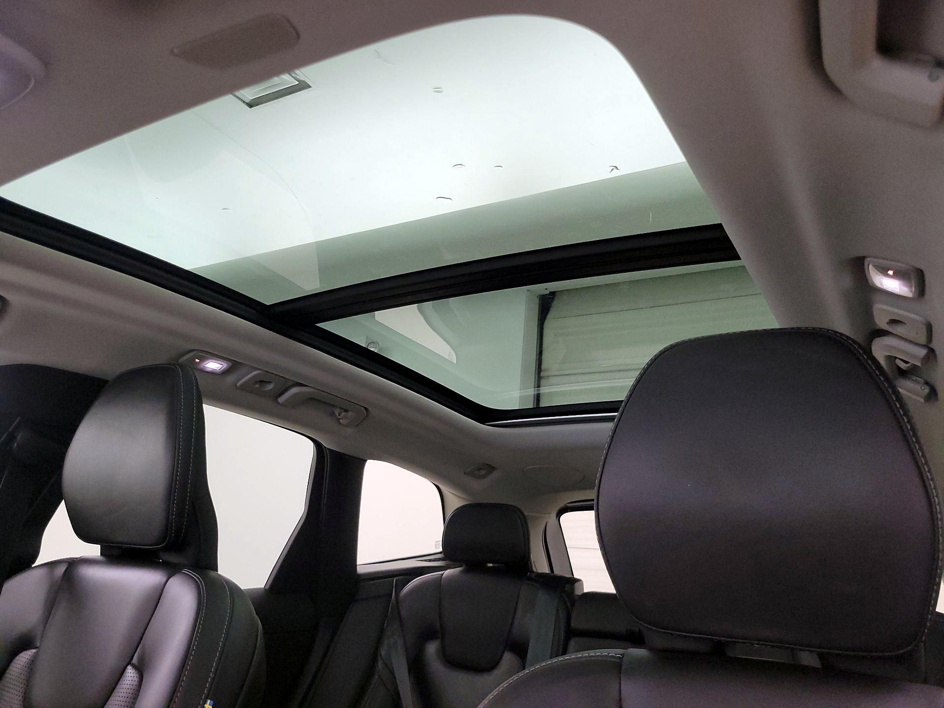 Thumbnail: 2022 Volvo XC60 - 20