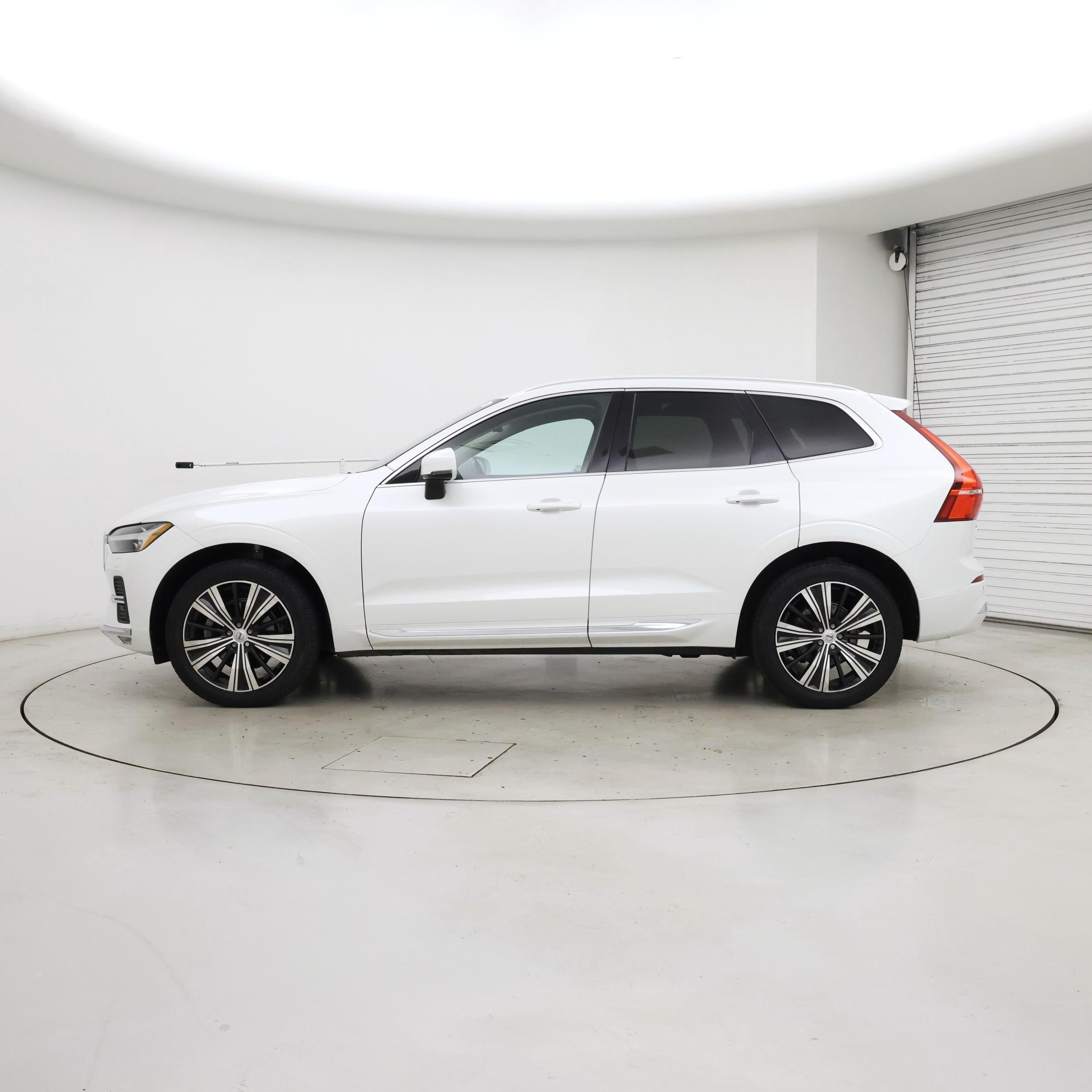 Thumbnail: 2022 Volvo XC60 - 3