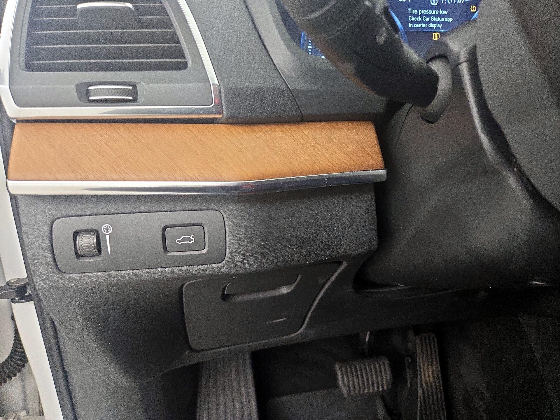 Thumbnail: 2022 Volvo XC90 - 13