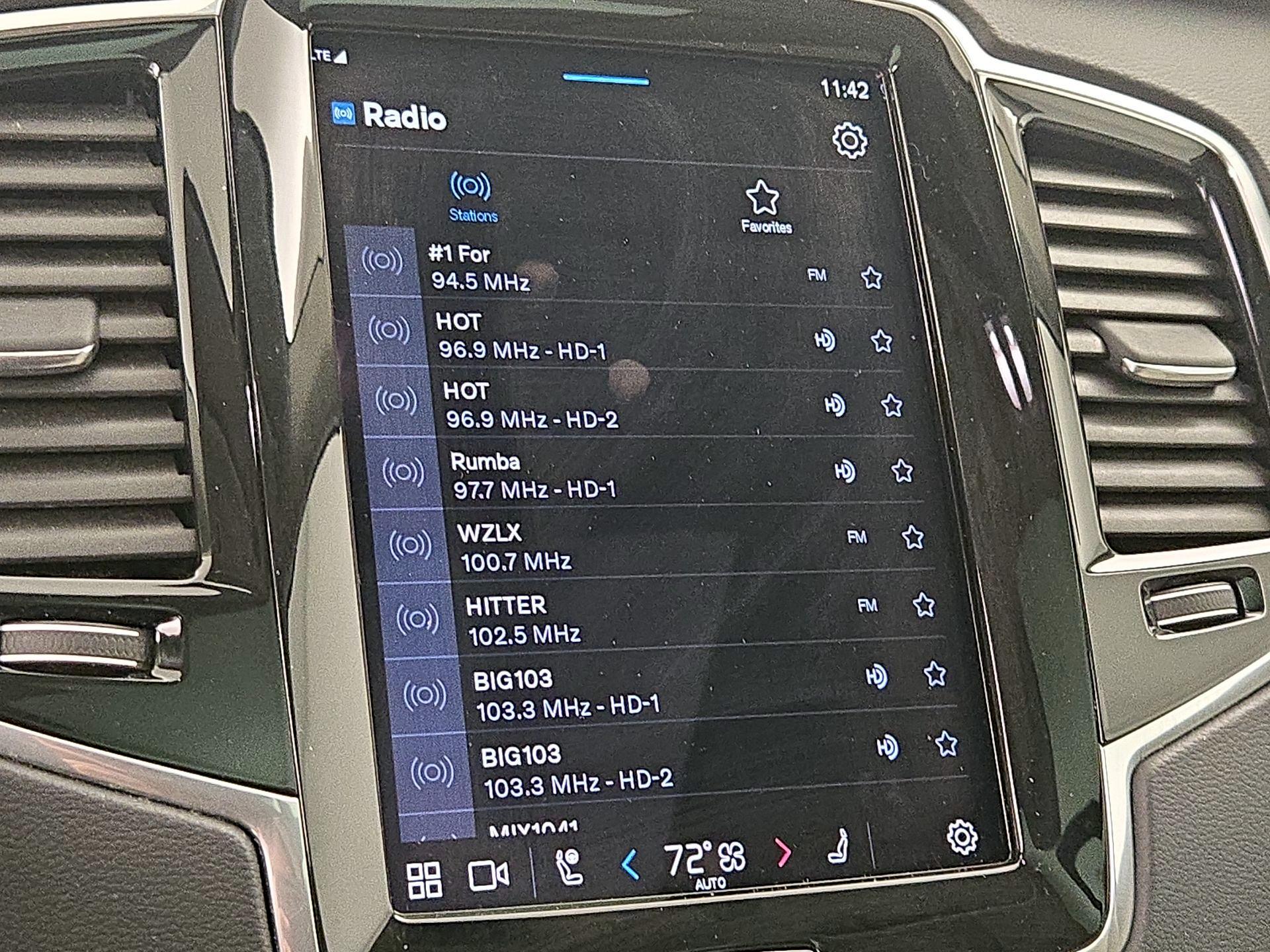 Thumbnail: 2023 Volvo XC90 - 15