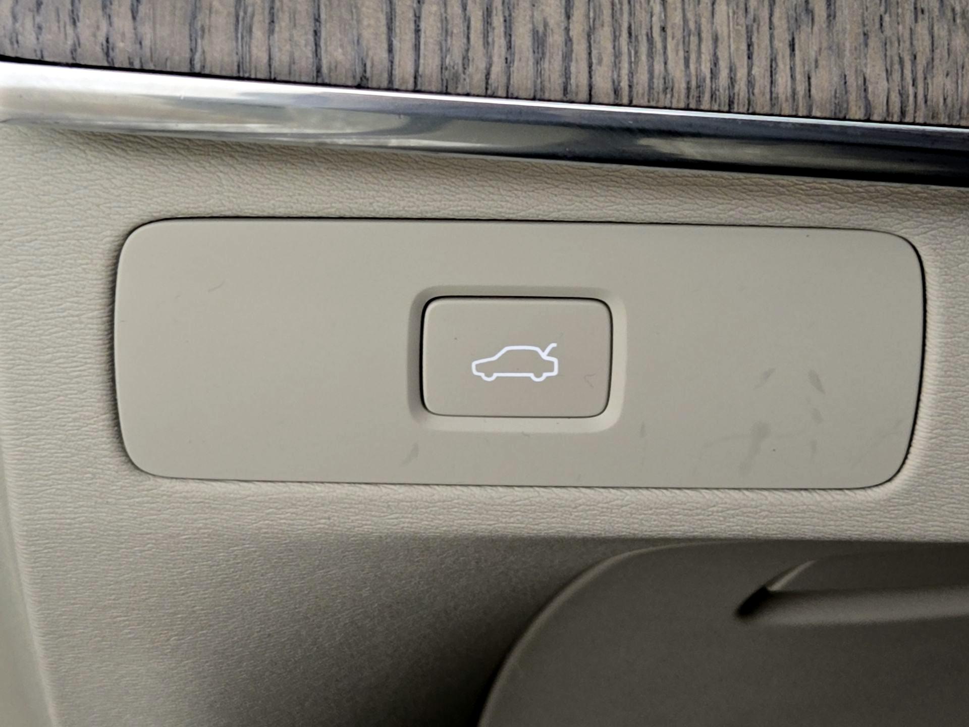 Thumbnail: 2023 Volvo XC90 - 13