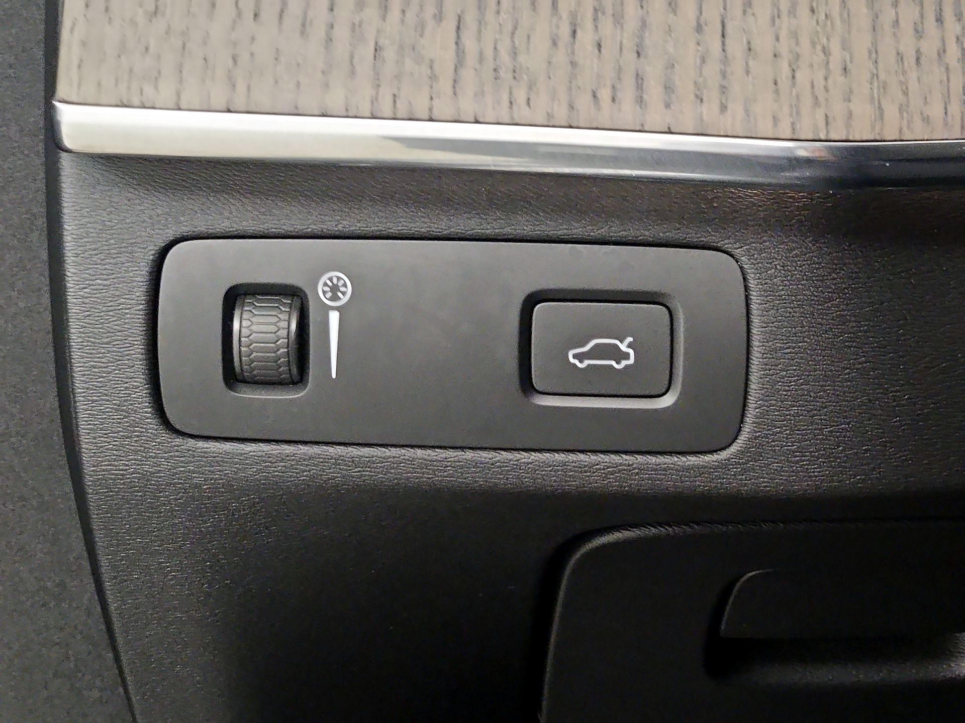 Thumbnail: 2022 Volvo XC90 - 13