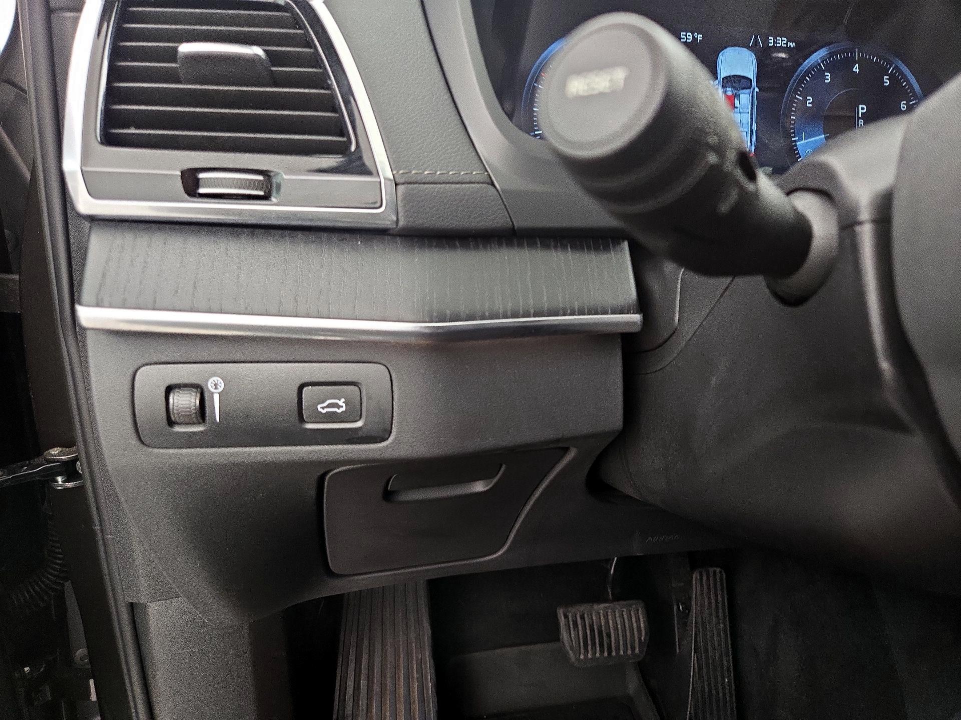 Thumbnail: 2022 Volvo XC90 - 13