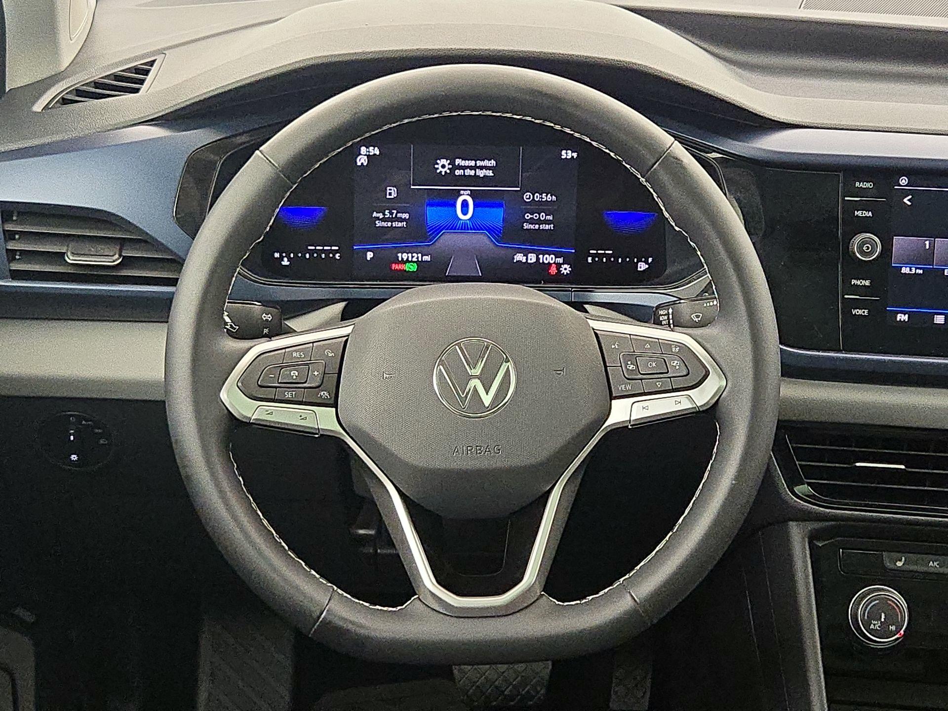 Thumbnail: 2023 Volkswagen Taos - 10