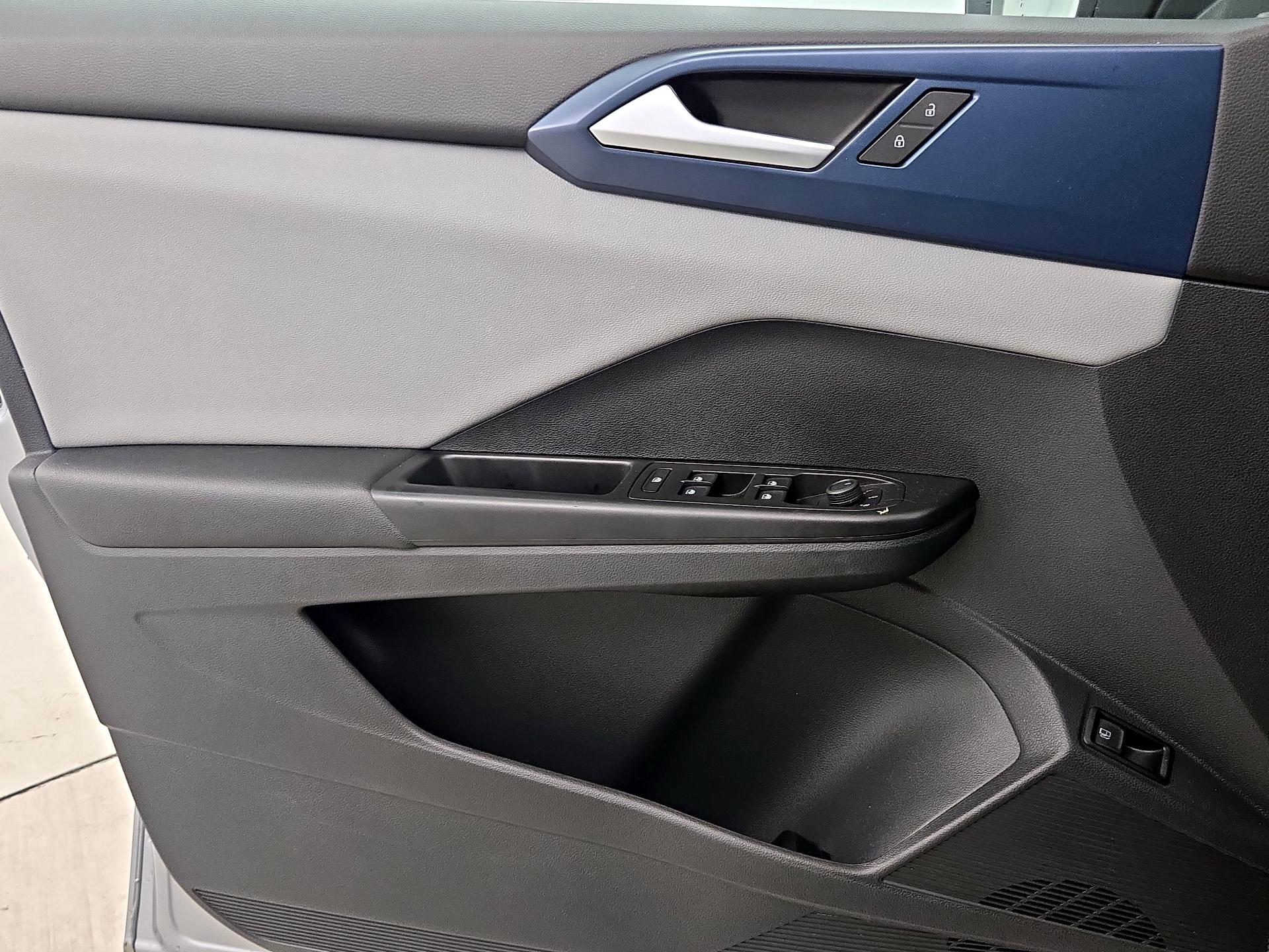 Thumbnail: 2023 Volkswagen Taos - 12