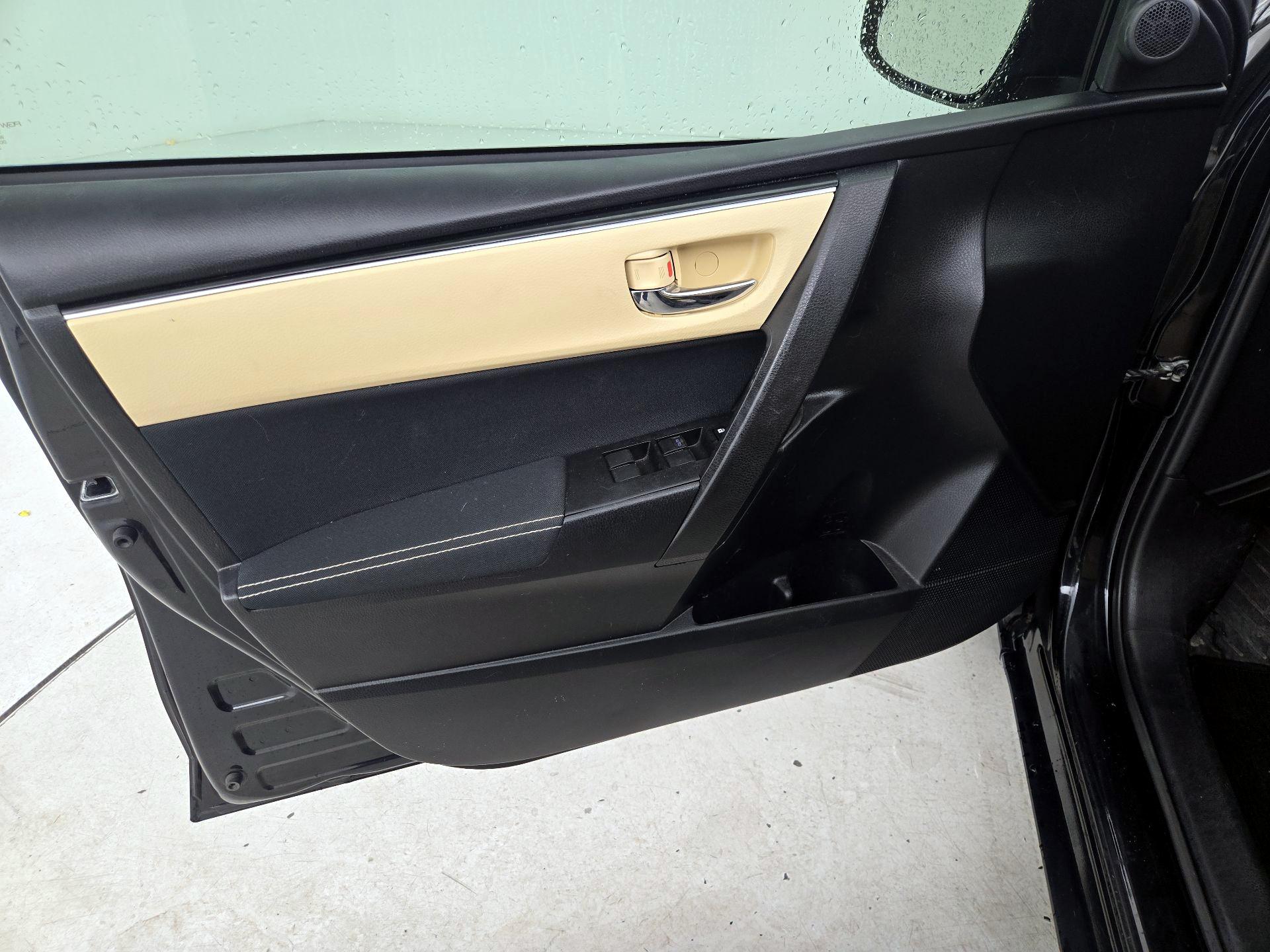 Thumbnail: 2017 Toyota Corolla - 12