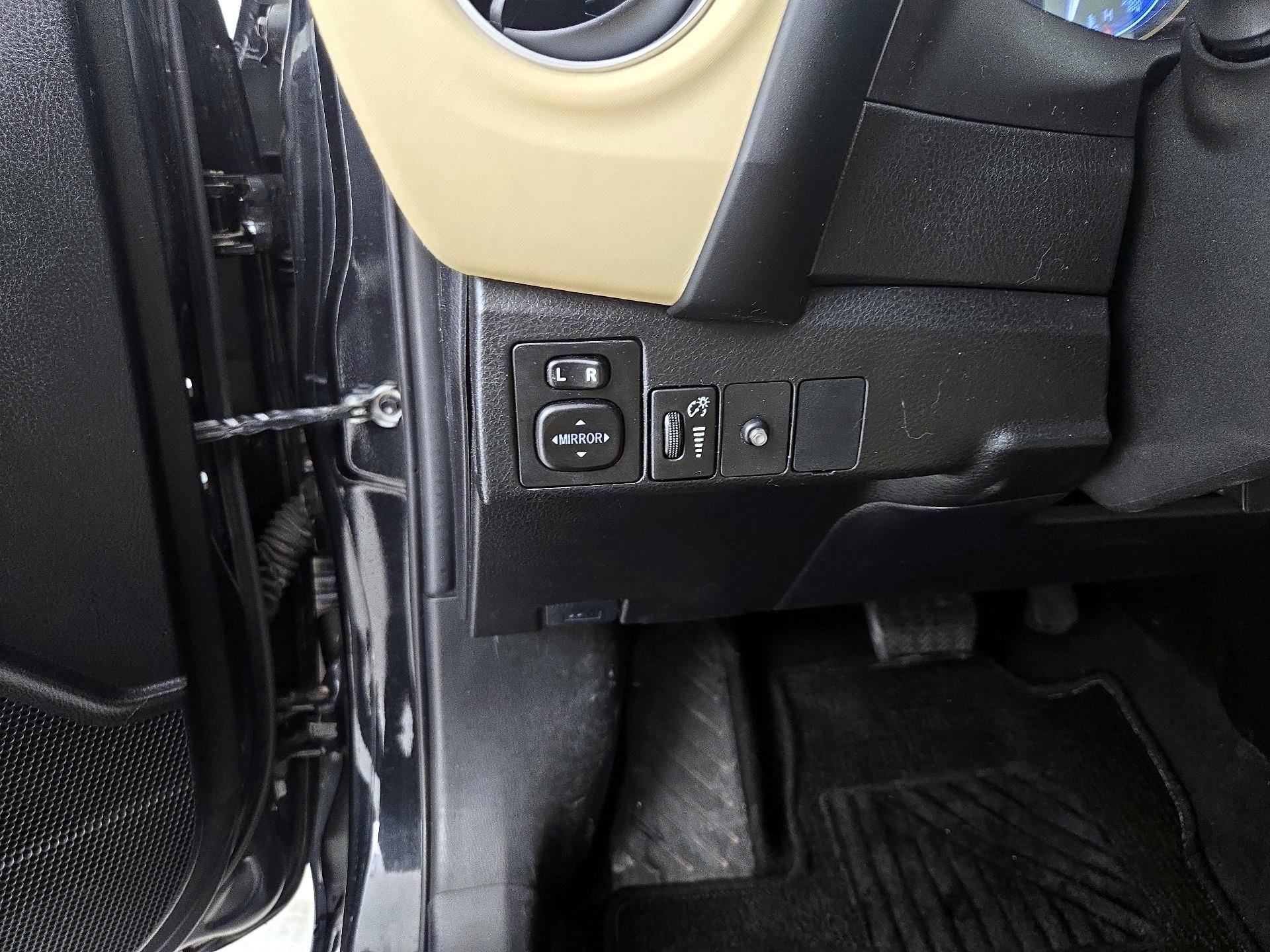 Thumbnail: 2017 Toyota Corolla - 13