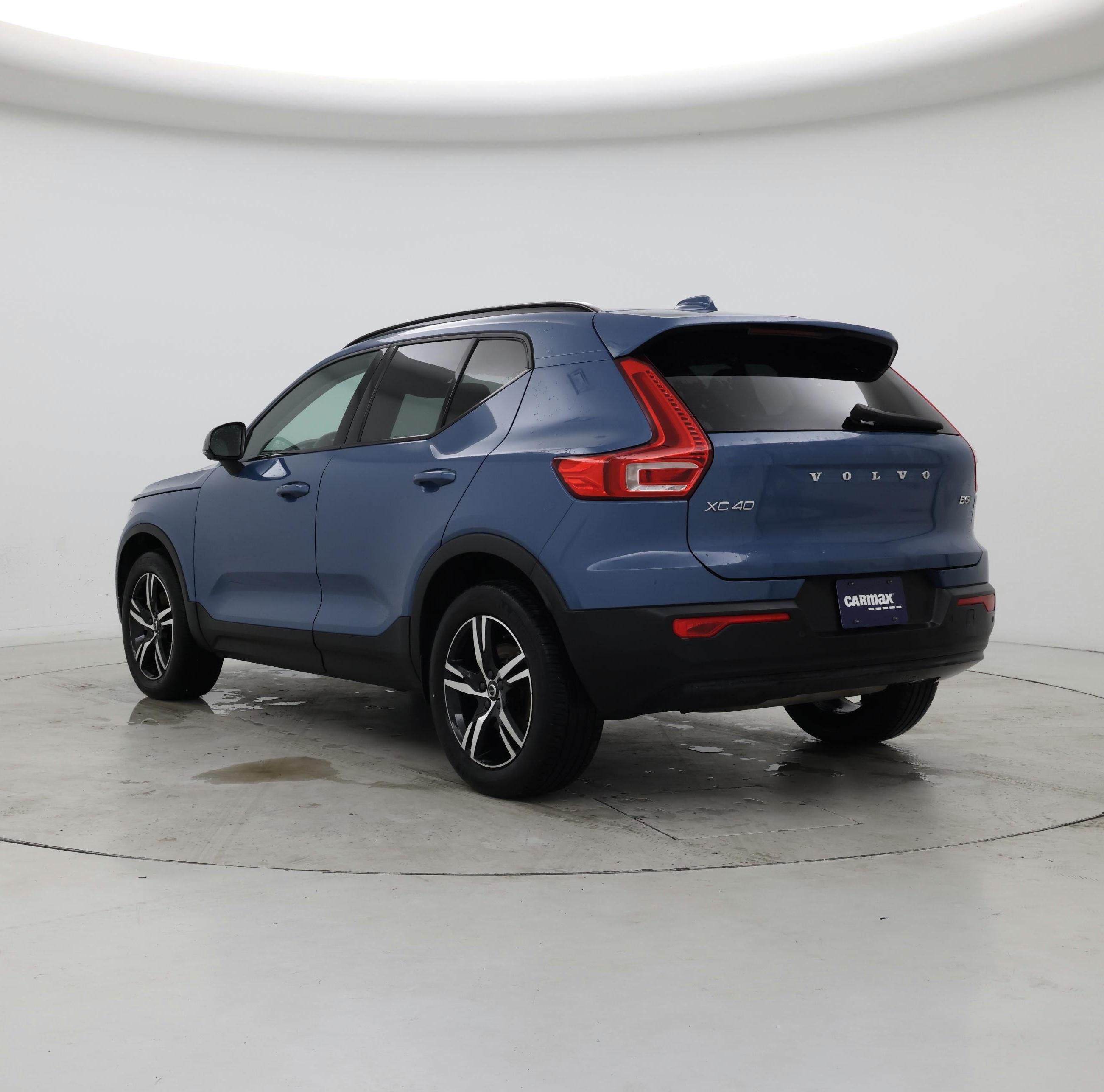 Thumbnail: 2023 Volvo XC40 - 2