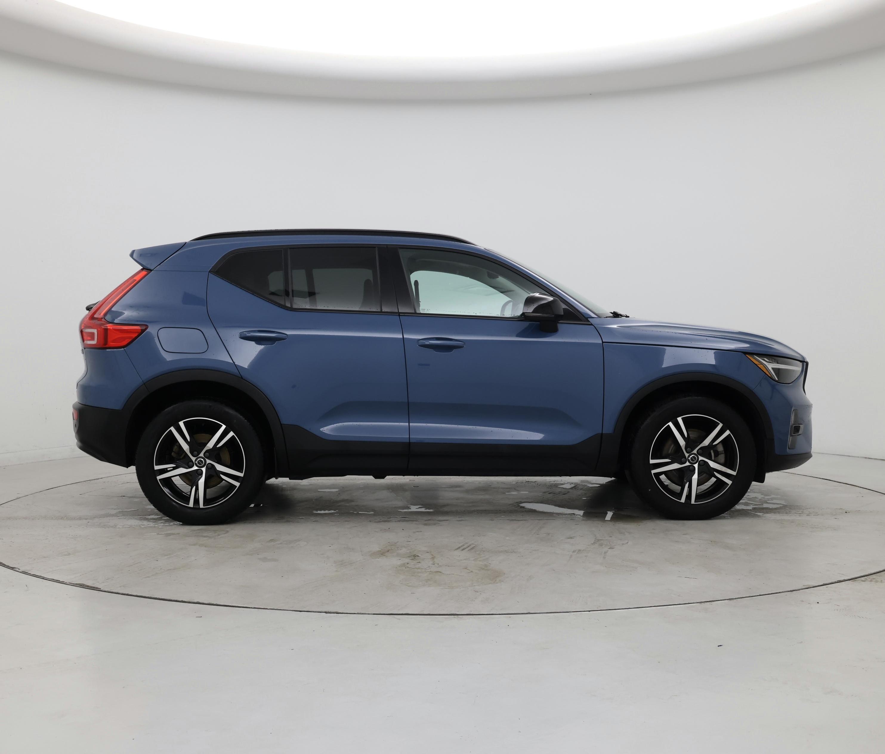 Thumbnail: 2023 Volvo XC40 - 7