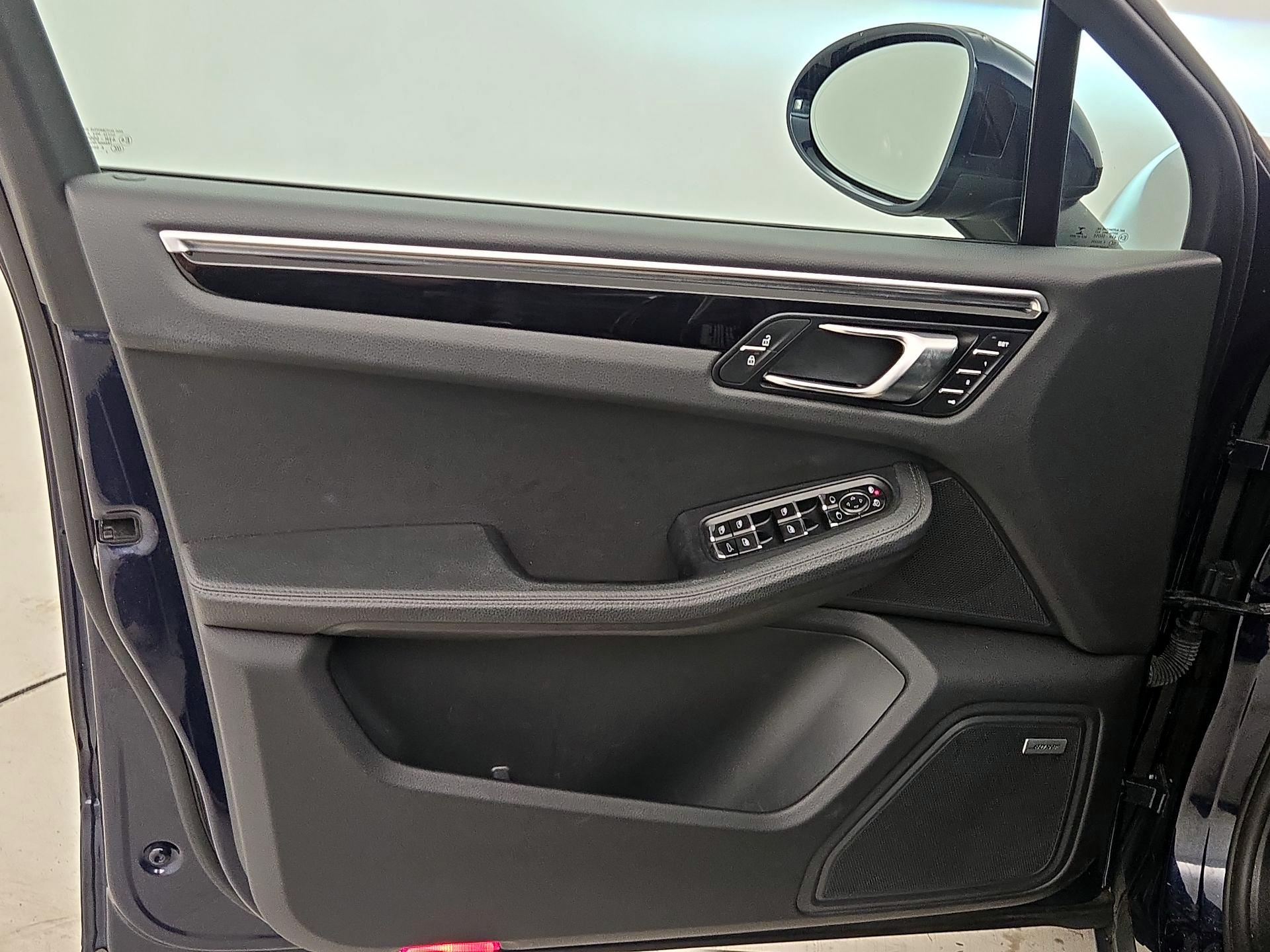 Thumbnail: 2020 Porsche Macan - 12