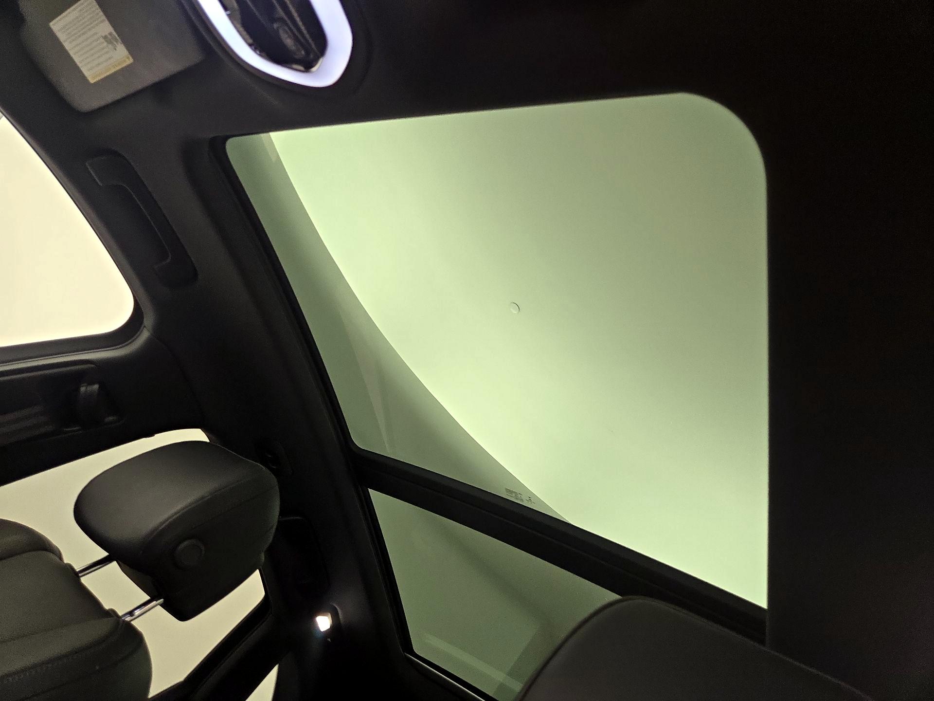 Thumbnail: 2020 Porsche Macan - 20