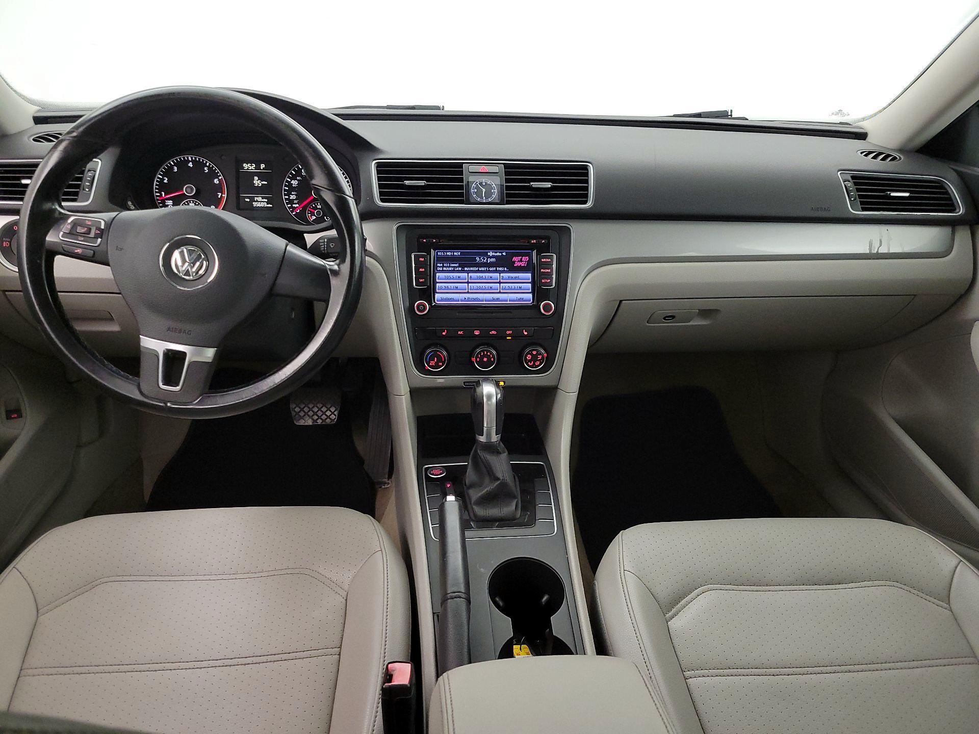 Thumbnail: 2015 Volkswagen Passat - 9