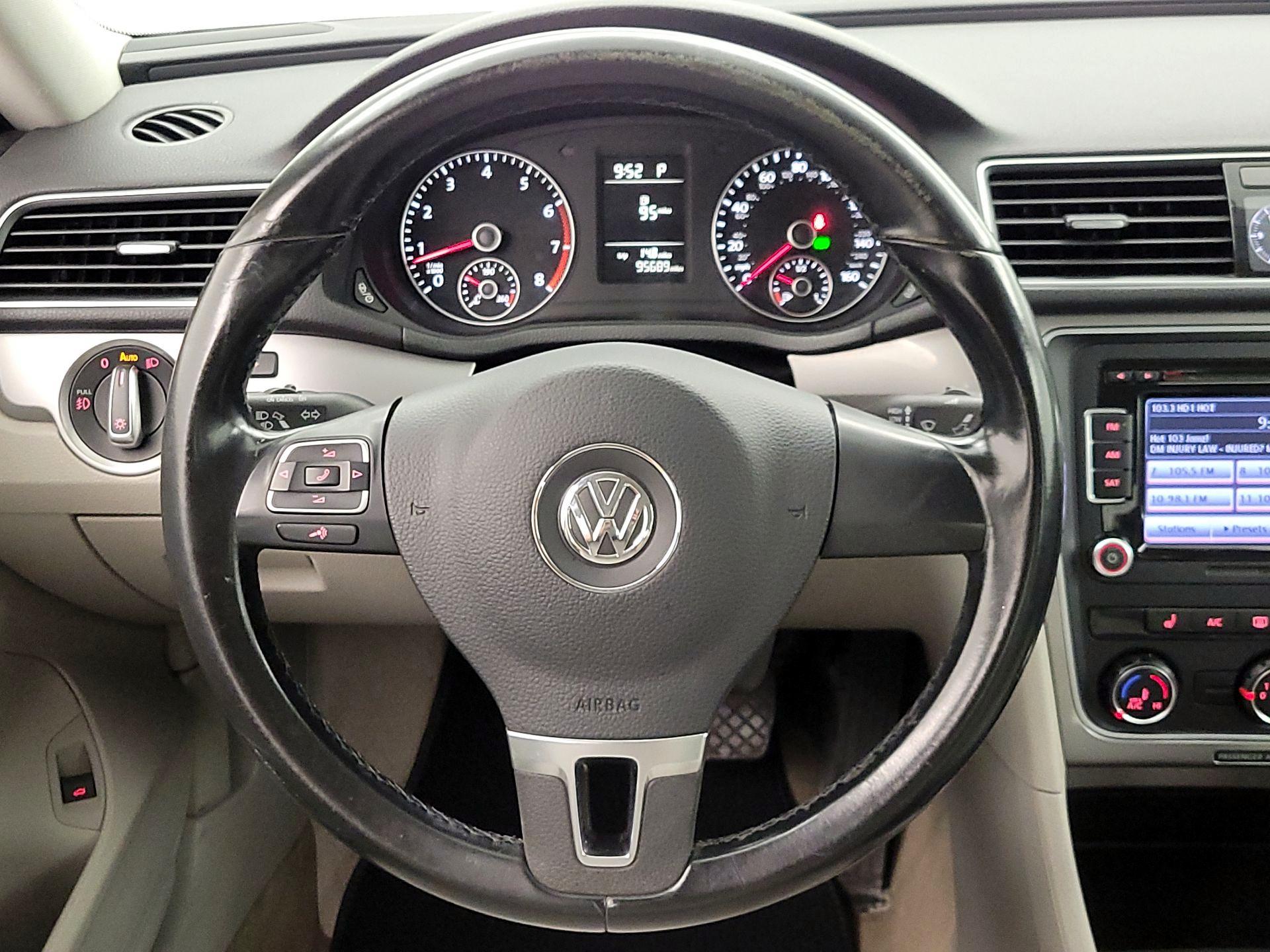 Thumbnail: 2015 Volkswagen Passat - 10