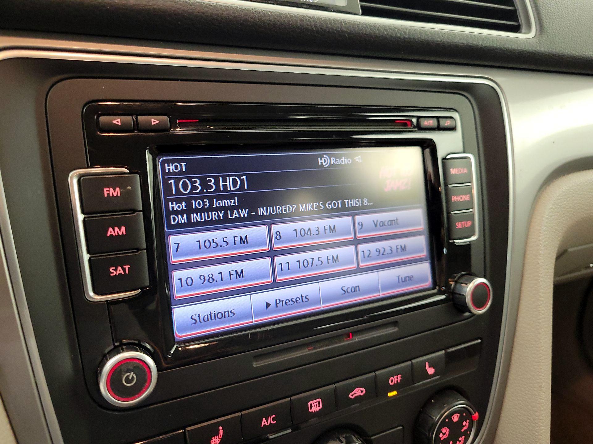 Thumbnail: 2015 Volkswagen Passat - 14