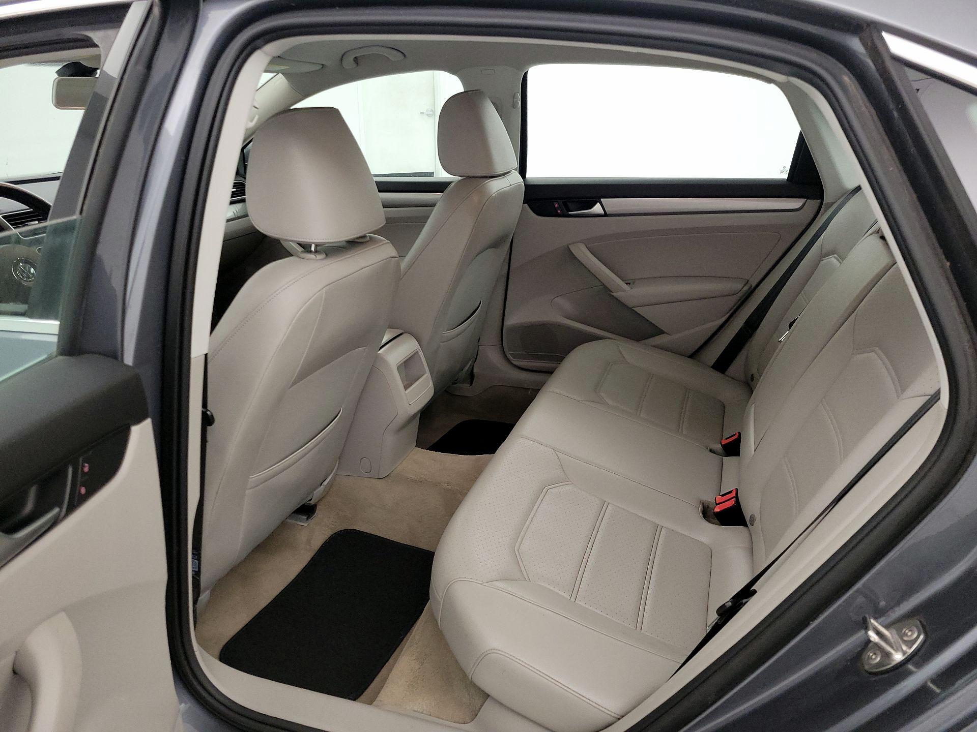 Thumbnail: 2015 Volkswagen Passat - 18